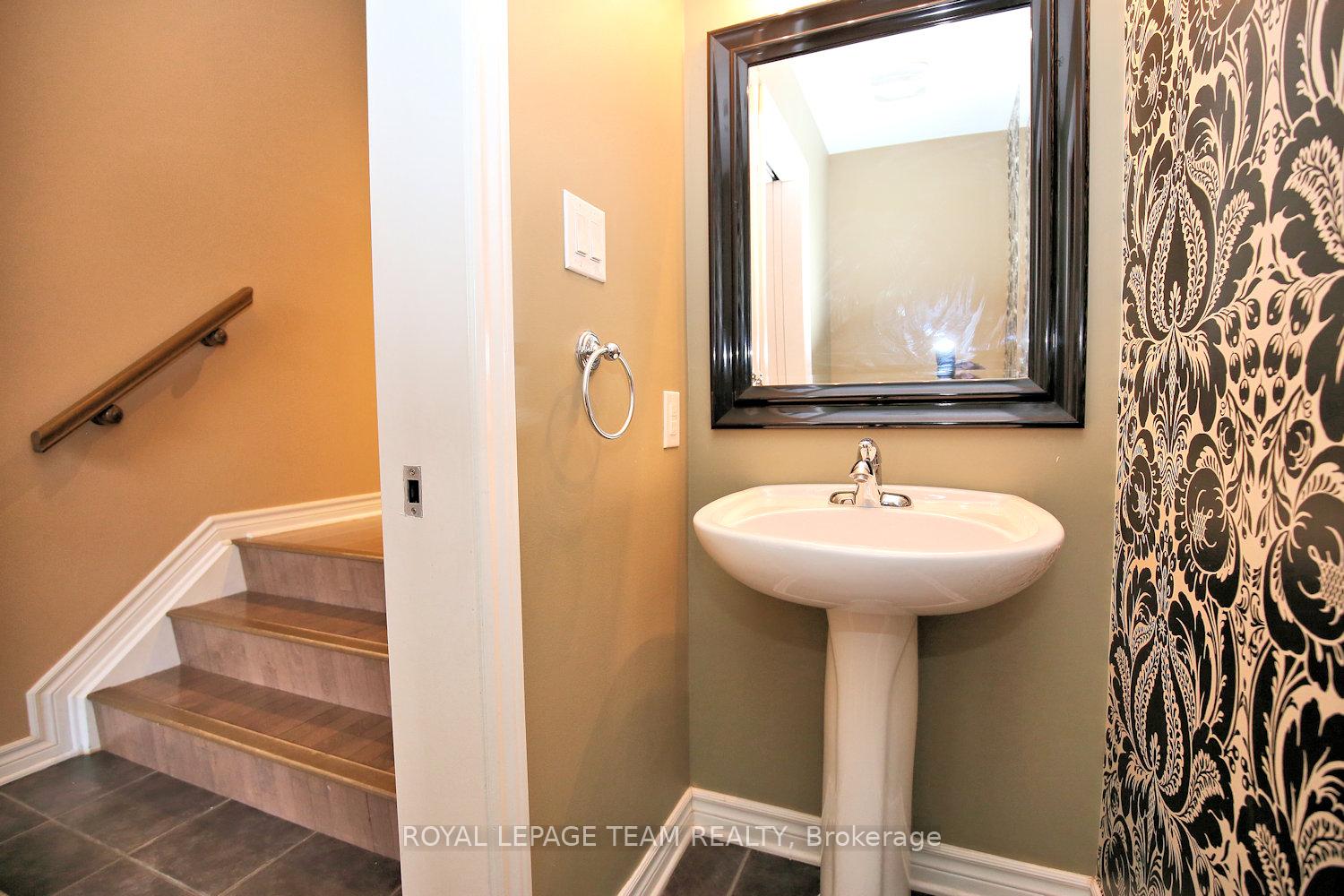 Photo 10 of 418 Beam Street, Ottawa, Kanata - Morgan's Grant/South March — HOMEH
