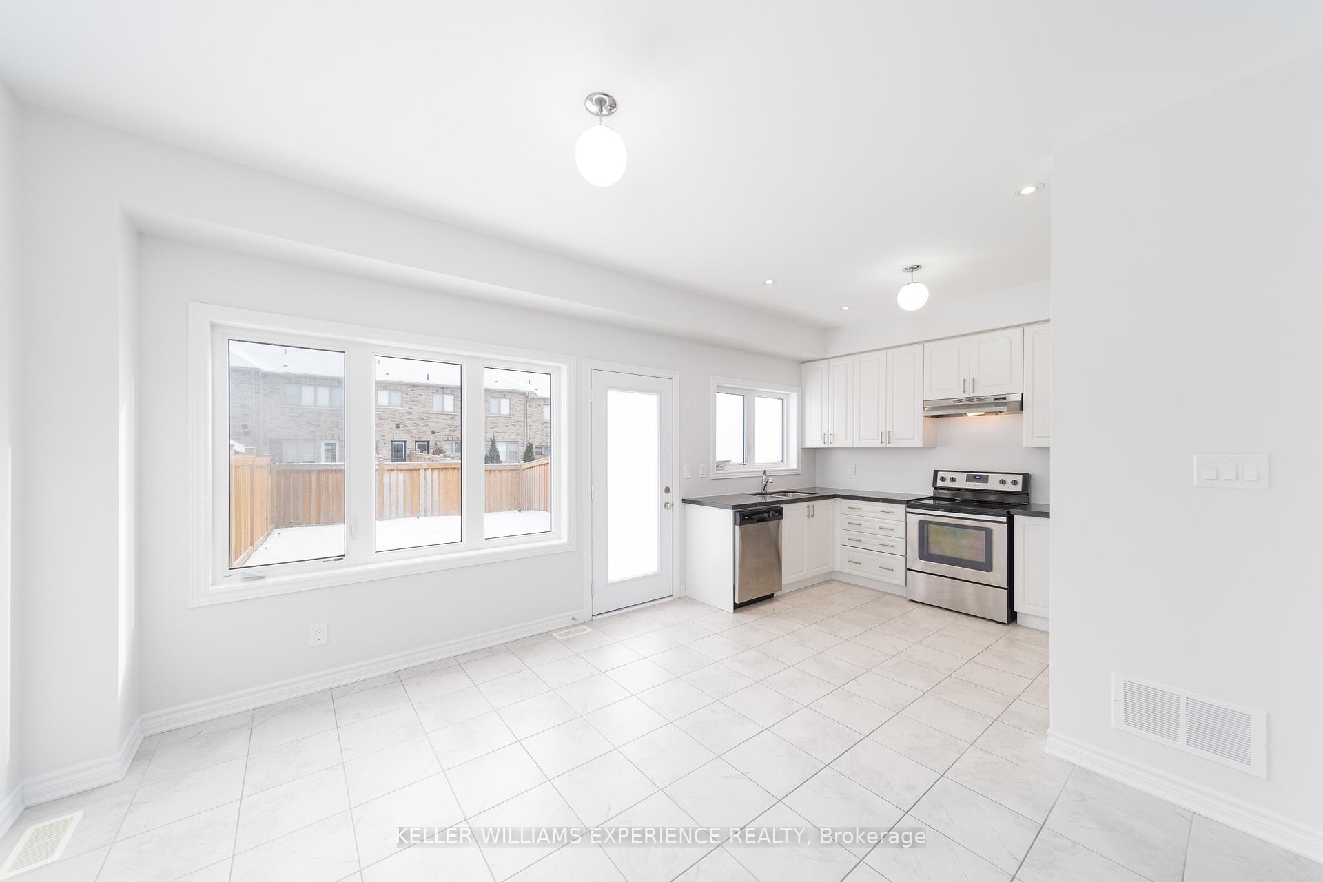 Photo 8 of 1470 McRoberts Crescent, Innisfil, Rural Innisfil — HOMEH