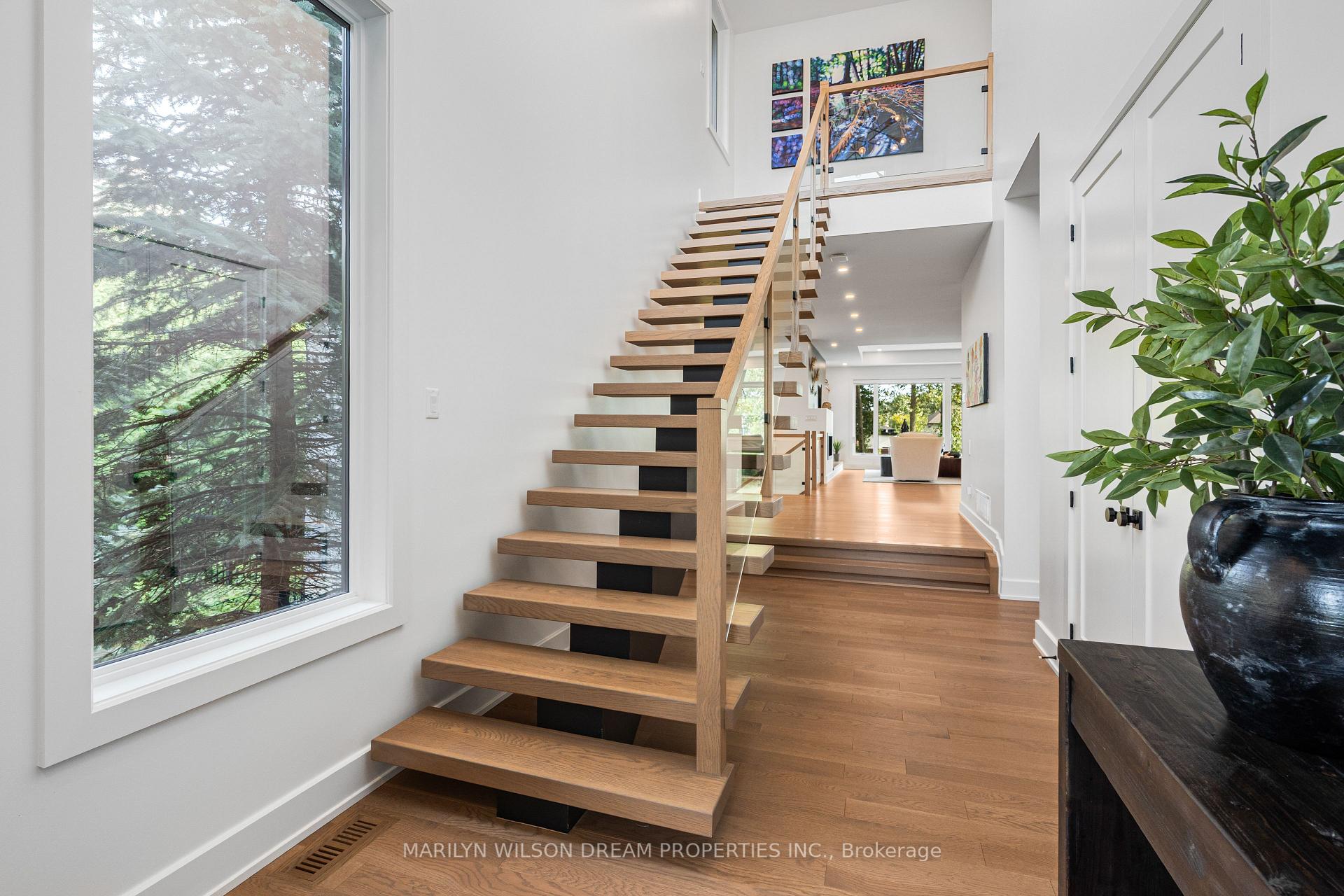 Photo 3 of 521 Leimerk Court, Ottawa, Manotick Village & Manotick Estates — HOMEH