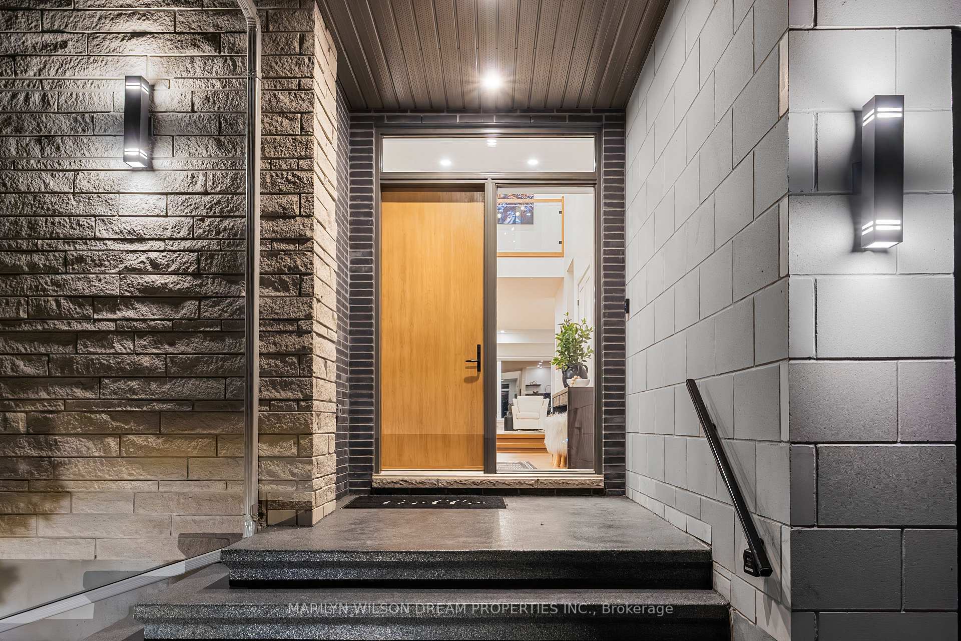 Photo 5 of 521 Leimerk Court, Ottawa, Manotick Village & Manotick Estates — HOMEH