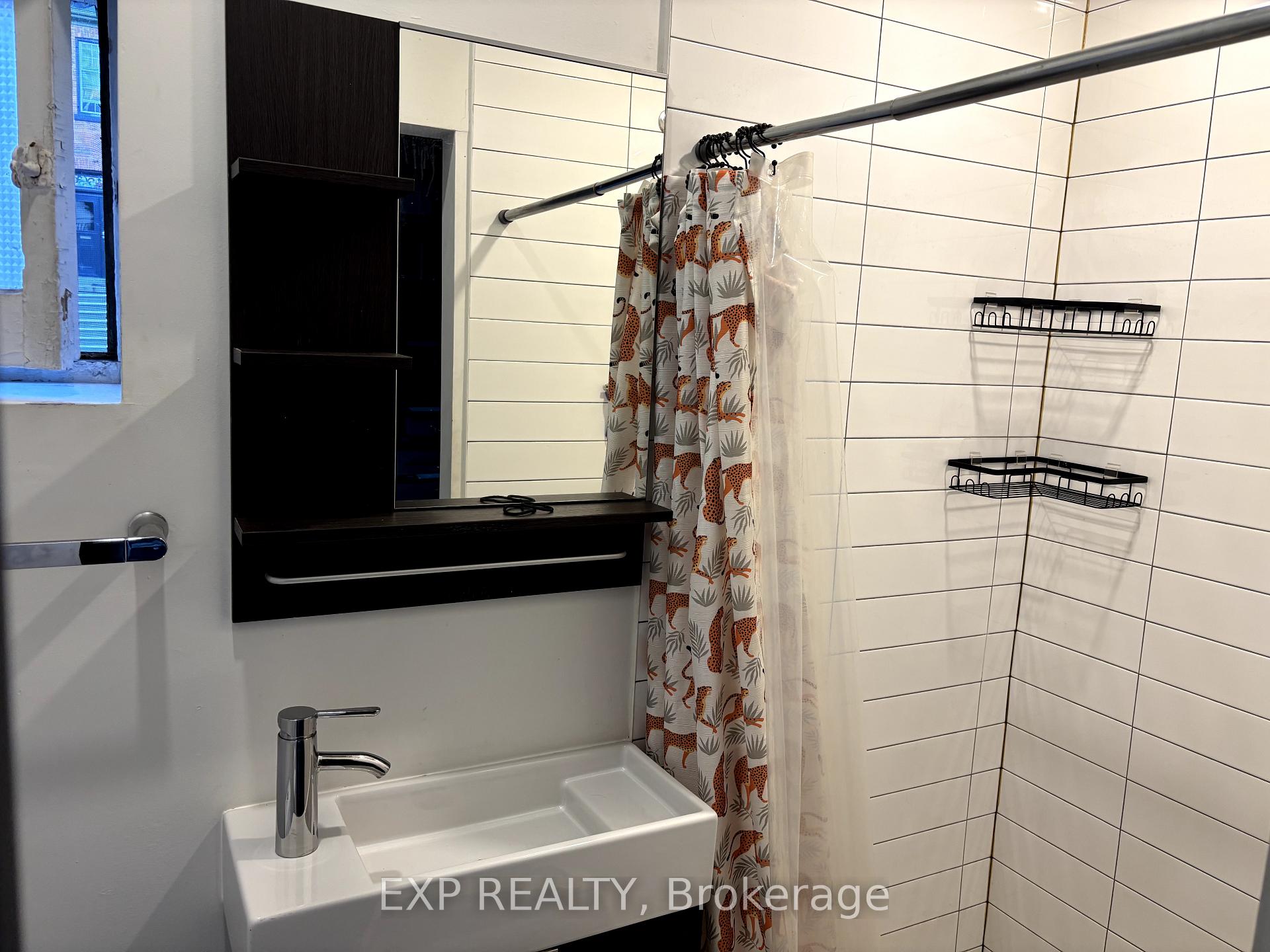 Photo 6 of Unit 4, 123 Macnab Street S, Hamilton, Durand — HOMEH