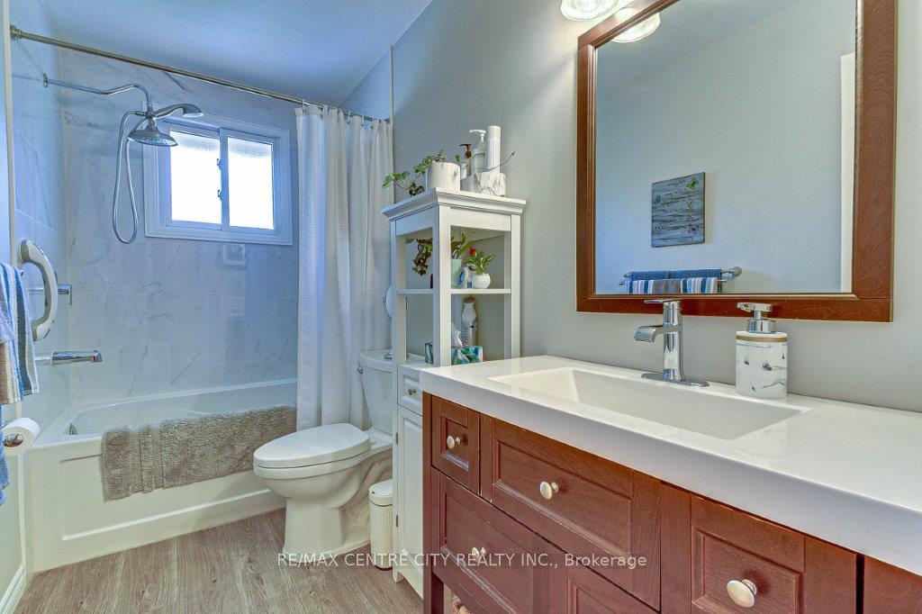 Photo 18 of 112 Harold Court, Lucan Biddulph, Lucan — HOMEH
