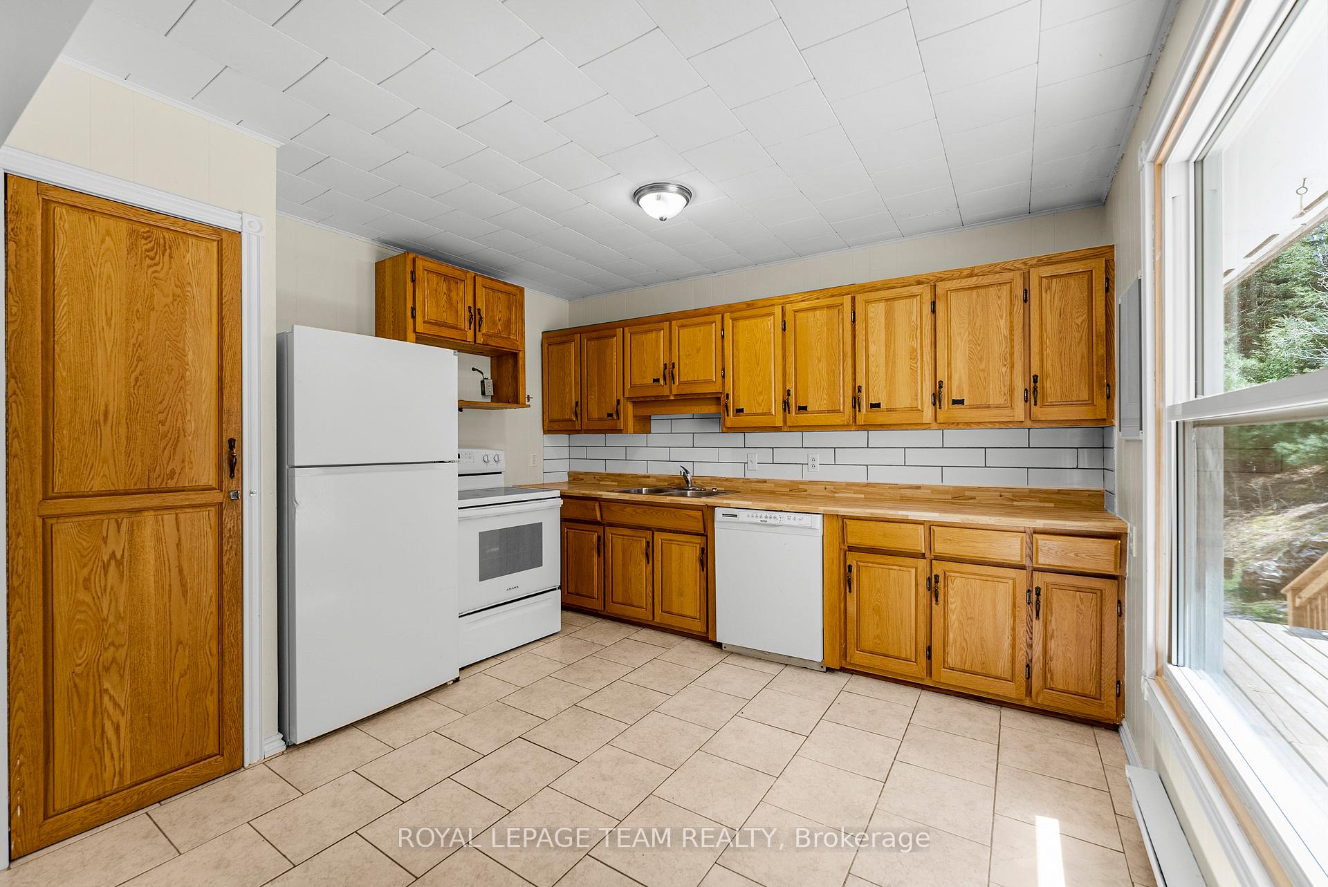 Photo 5 of 39220 Combermere Road, Madawaska Valley, Madawaska Valley — HOMEH