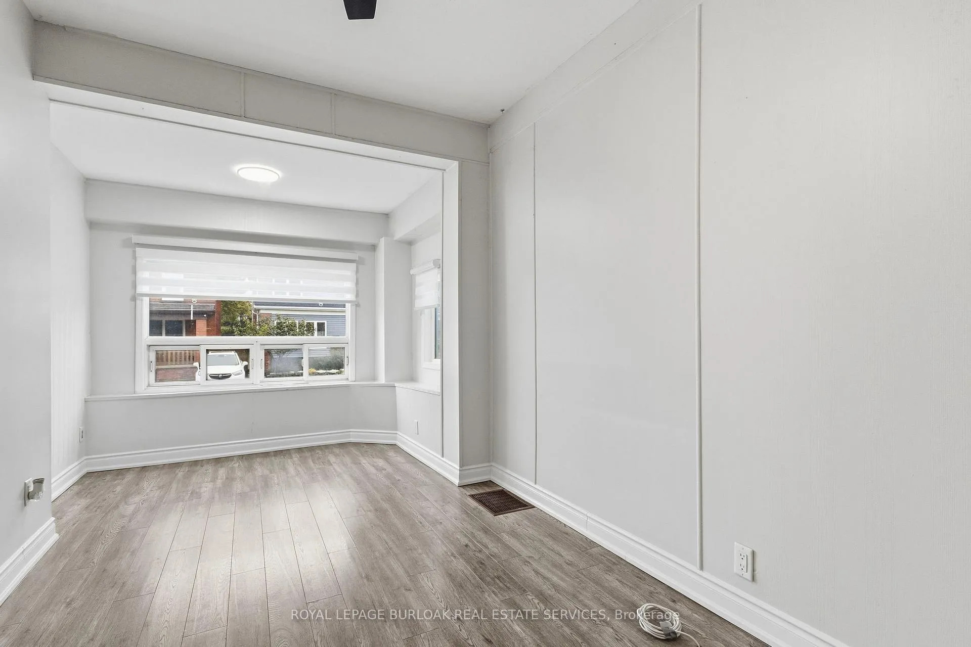 Photo 3 of 71 Glendale Avenue N, Hamilton, Crown Point — HOMEH