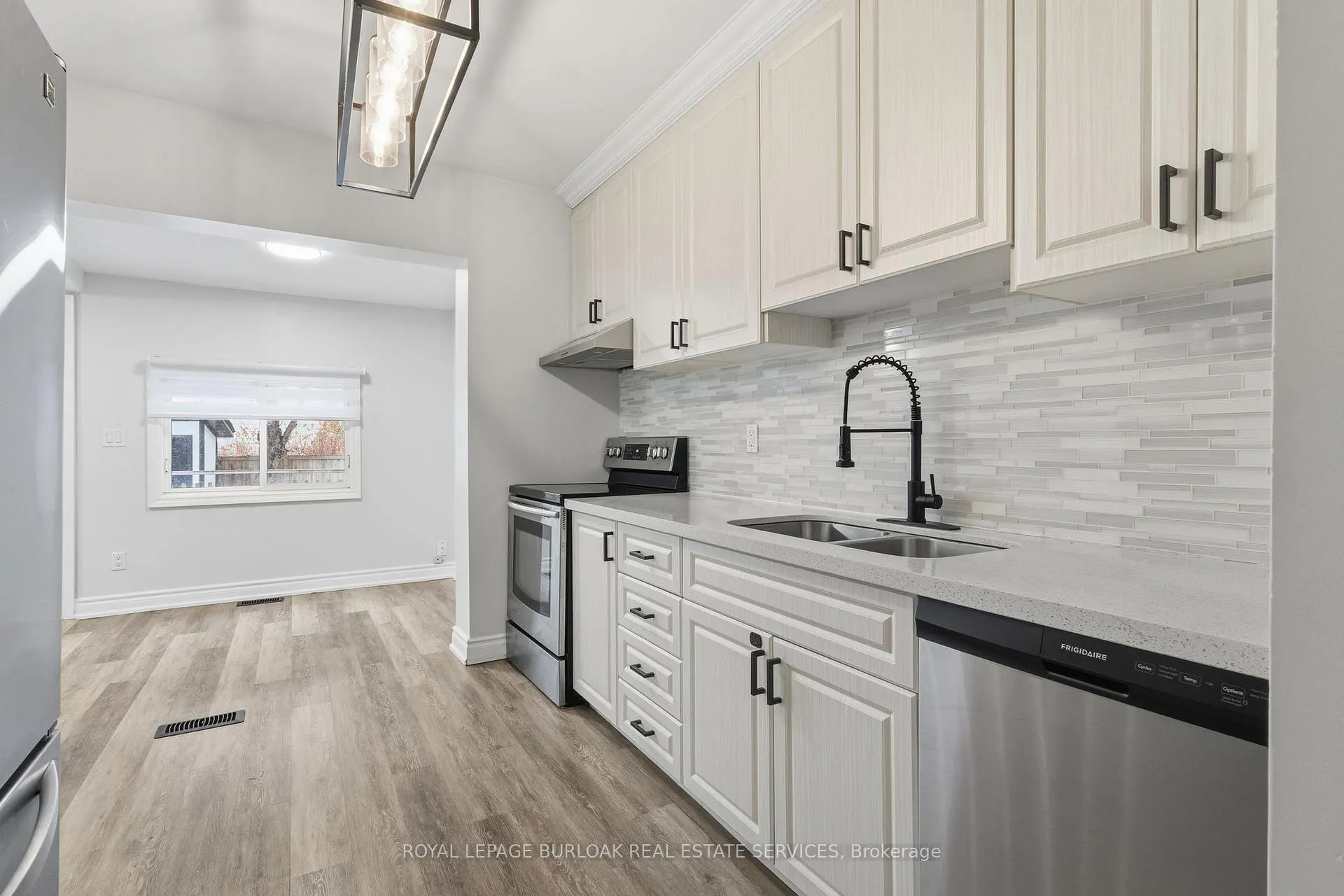 Photo 6 of 71 Glendale Avenue N, Hamilton, Crown Point — HOMEH