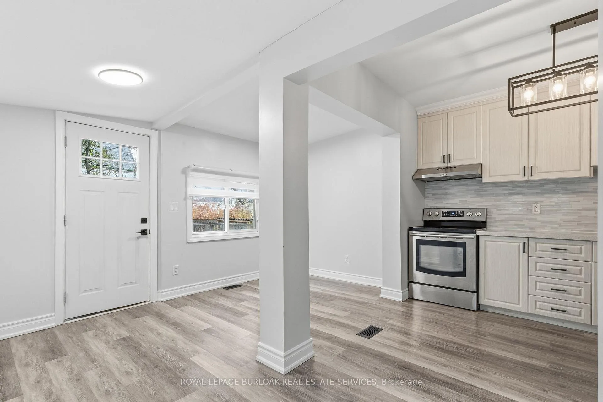 Photo 8 of 71 Glendale Avenue N, Hamilton, Crown Point — HOMEH