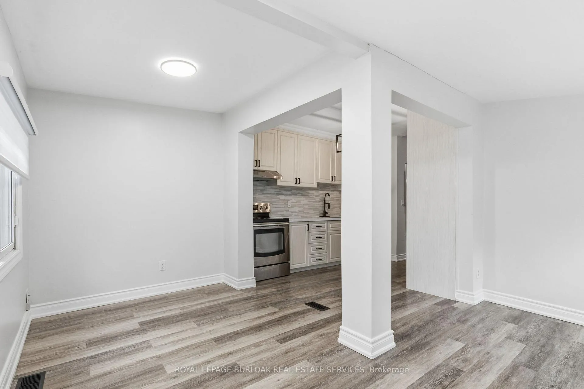 Photo 9 of 71 Glendale Avenue N, Hamilton, Crown Point — HOMEH