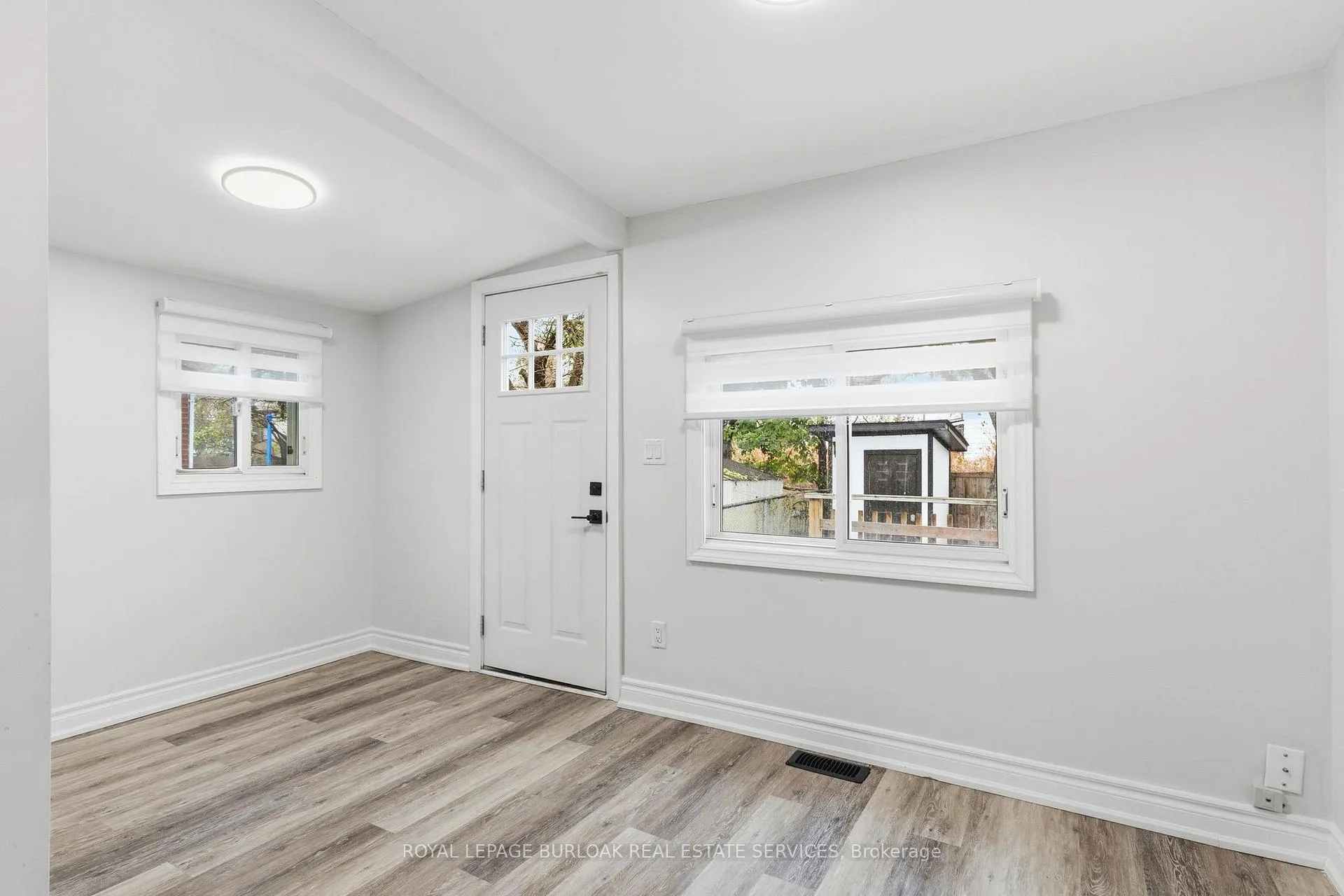 Photo 10 of 71 Glendale Avenue N, Hamilton, Crown Point — HOMEH