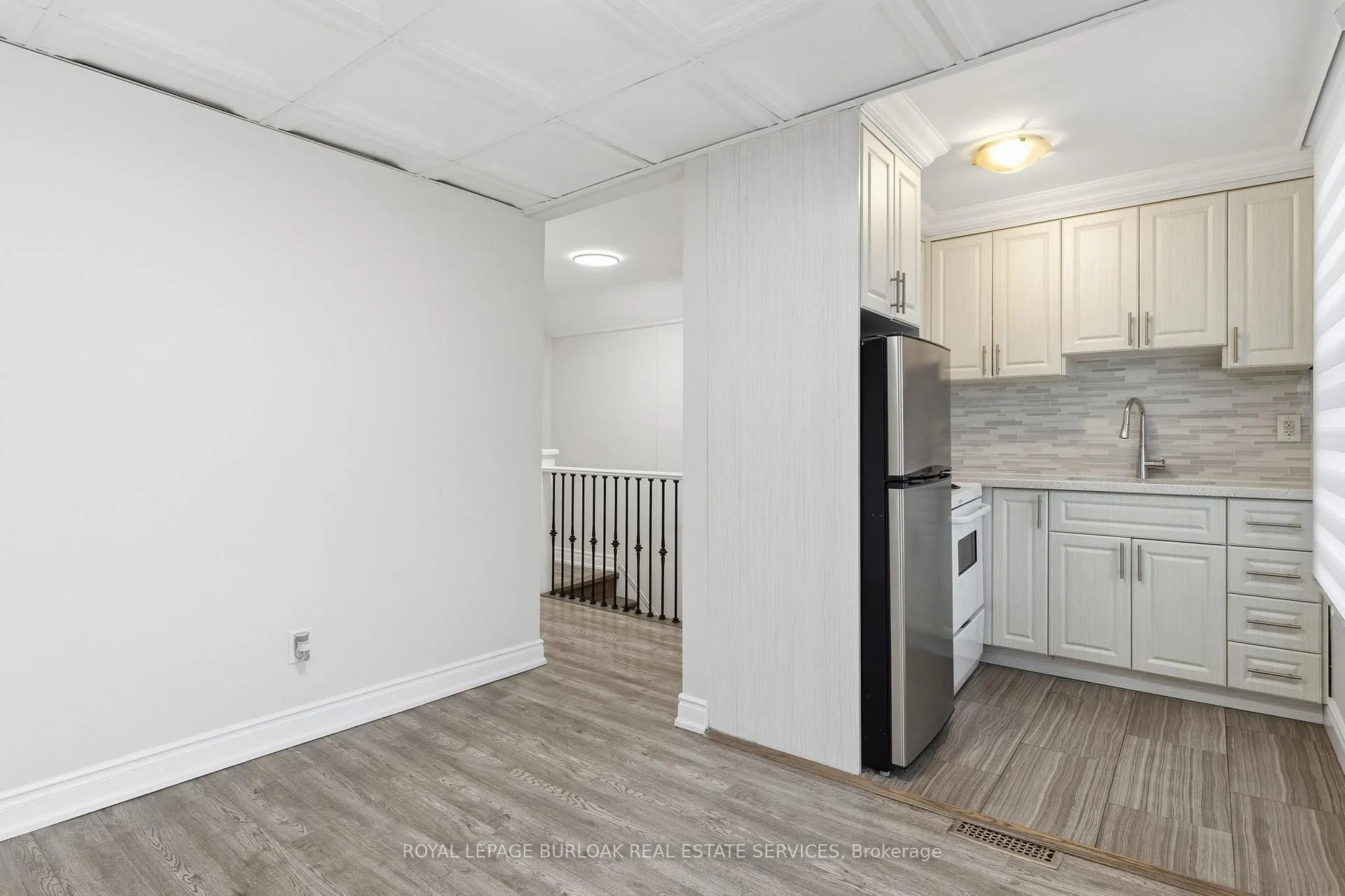 Photo 16 of 71 Glendale Avenue N, Hamilton, Crown Point — HOMEH