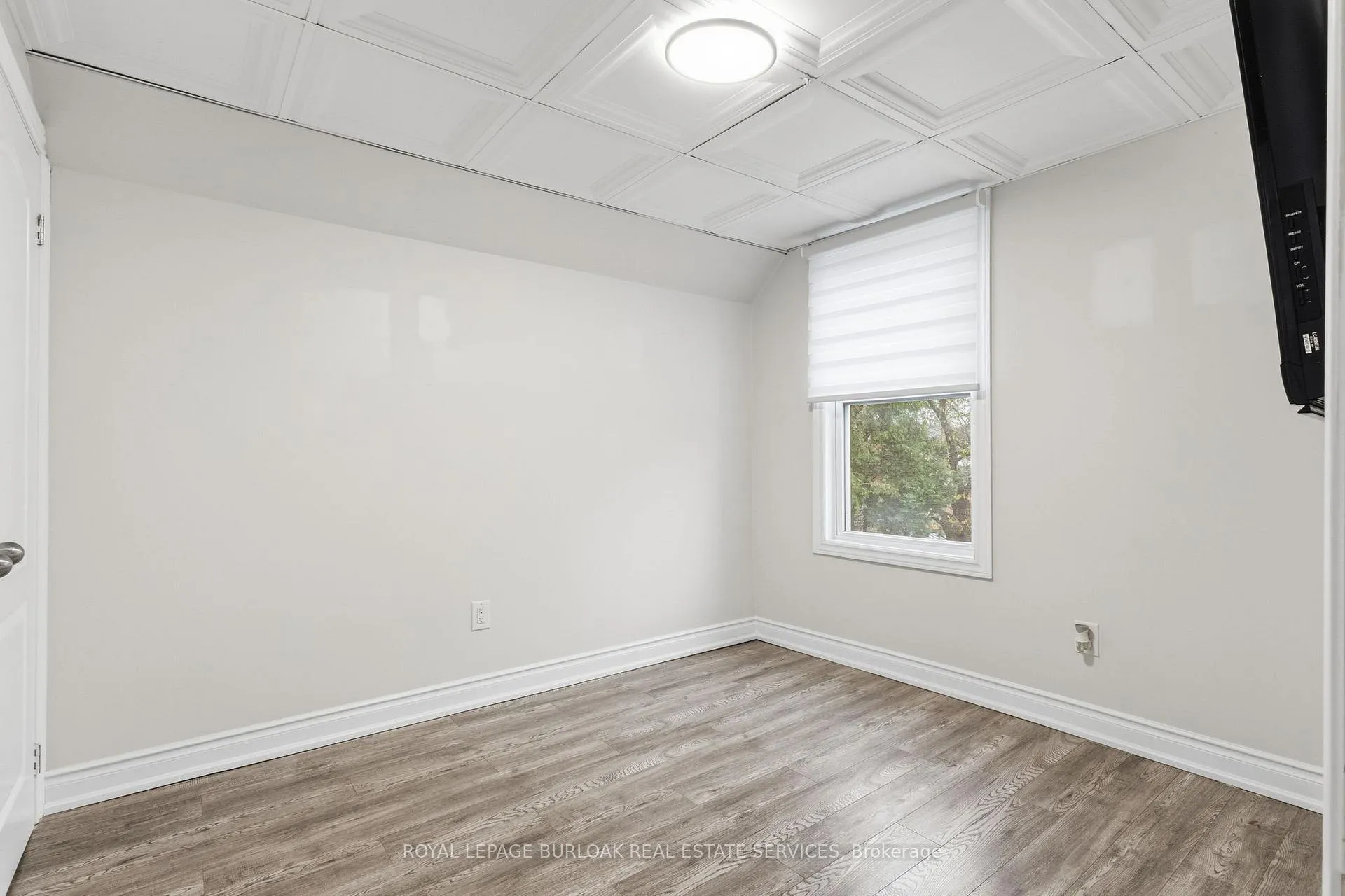 Photo 18 of 71 Glendale Avenue N, Hamilton, Crown Point — HOMEH