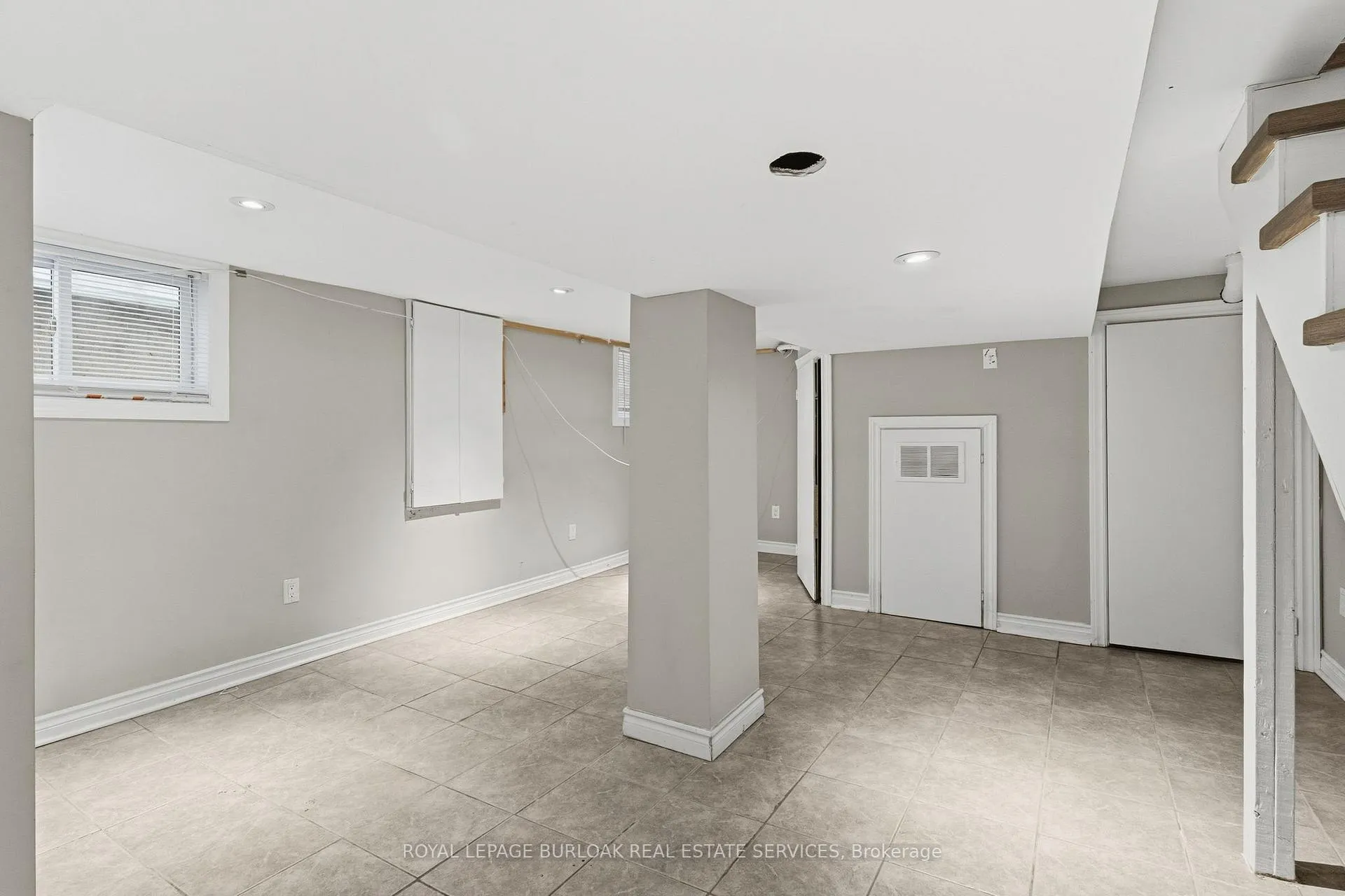 Photo 20 of 71 Glendale Avenue N, Hamilton, Crown Point — HOMEH