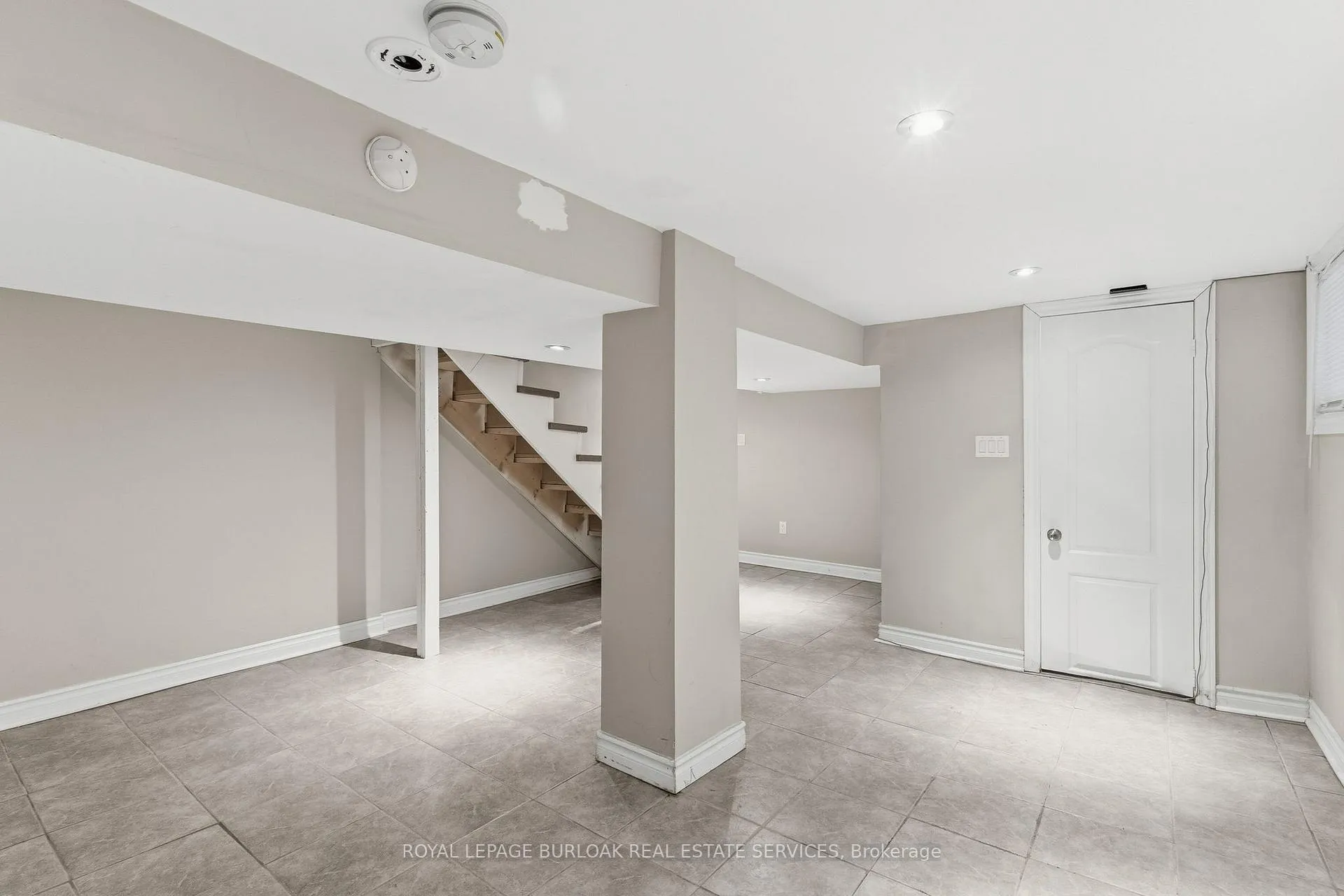 Photo 21 of 71 Glendale Avenue N, Hamilton, Crown Point — HOMEH