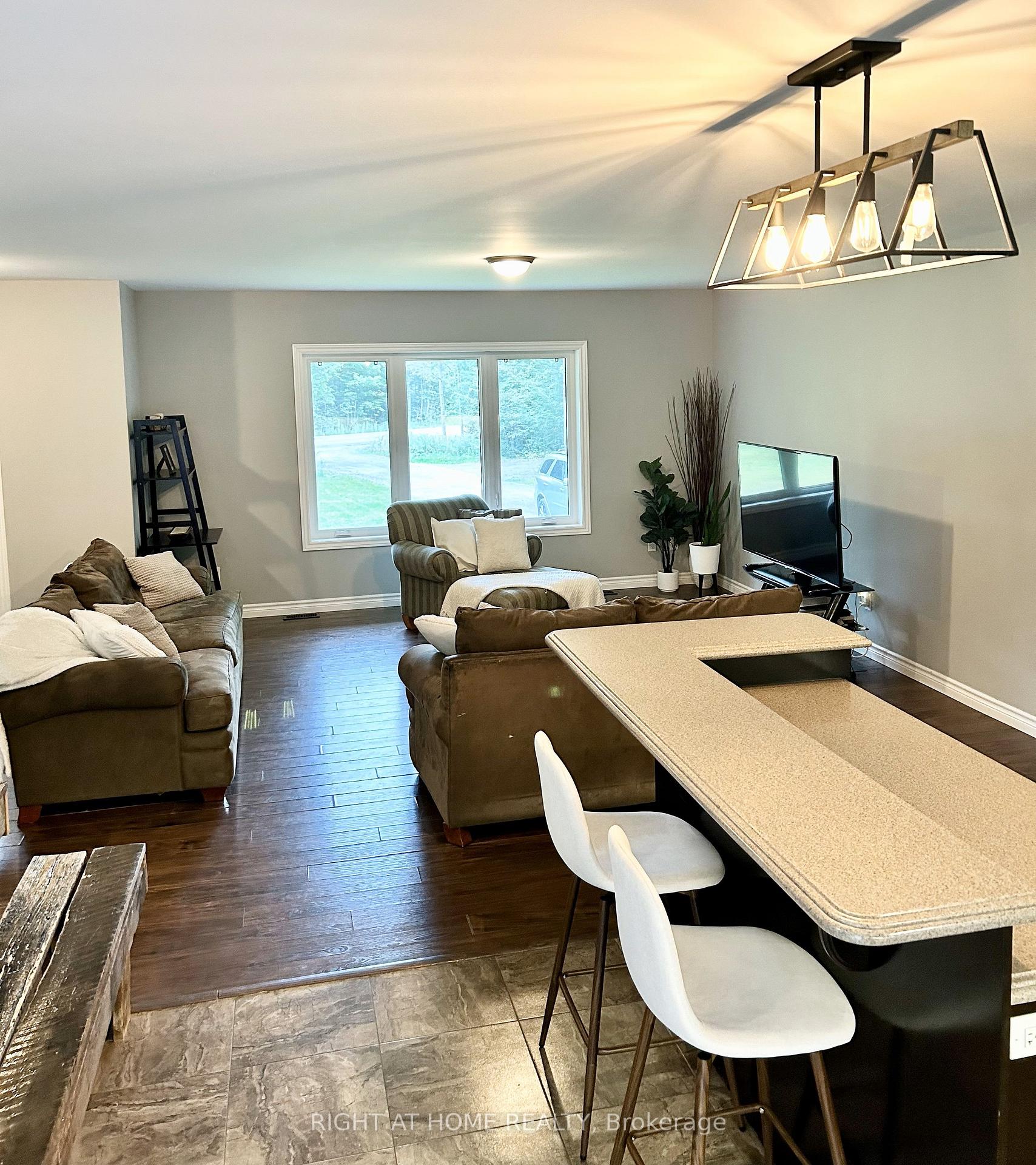 Photo 4 of 513 Stewartville Road, McNab/Braeside, Mcnab/Braeside Twps — HOMEH