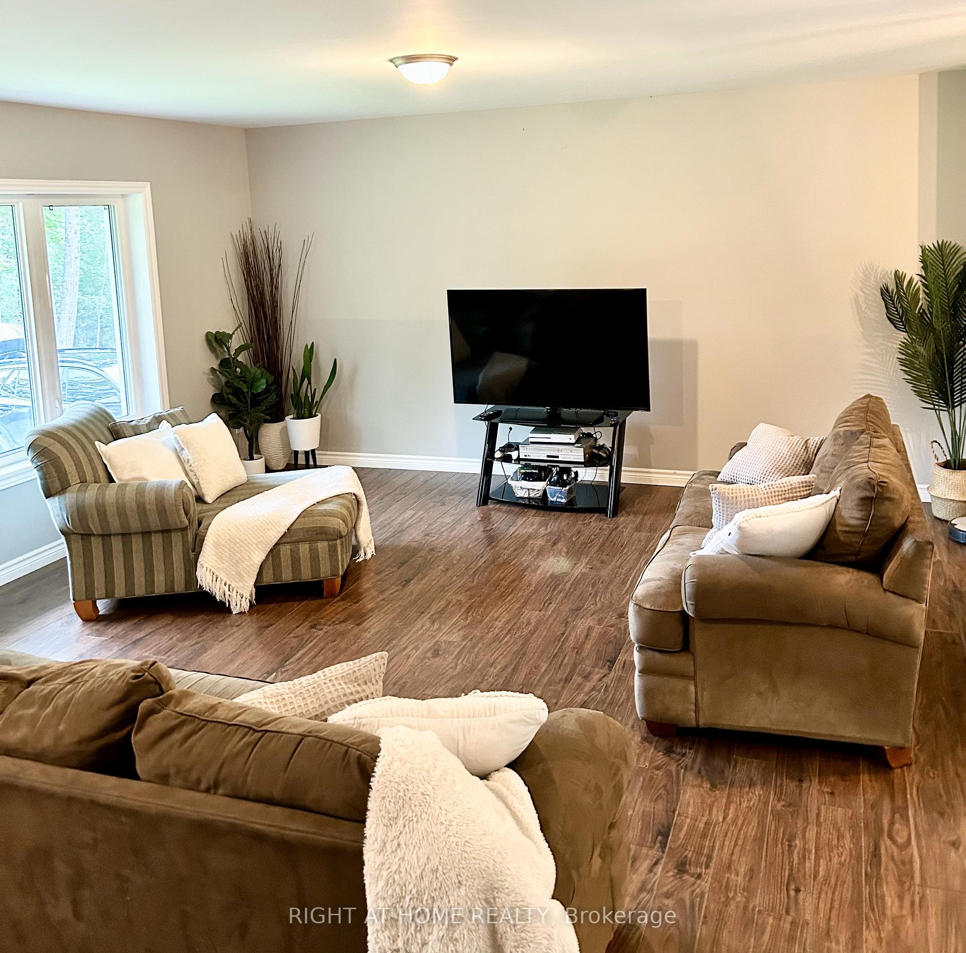 Photo 8 of 513 Stewartville Road, McNab/Braeside, Mcnab/Braeside Twps — HOMEH