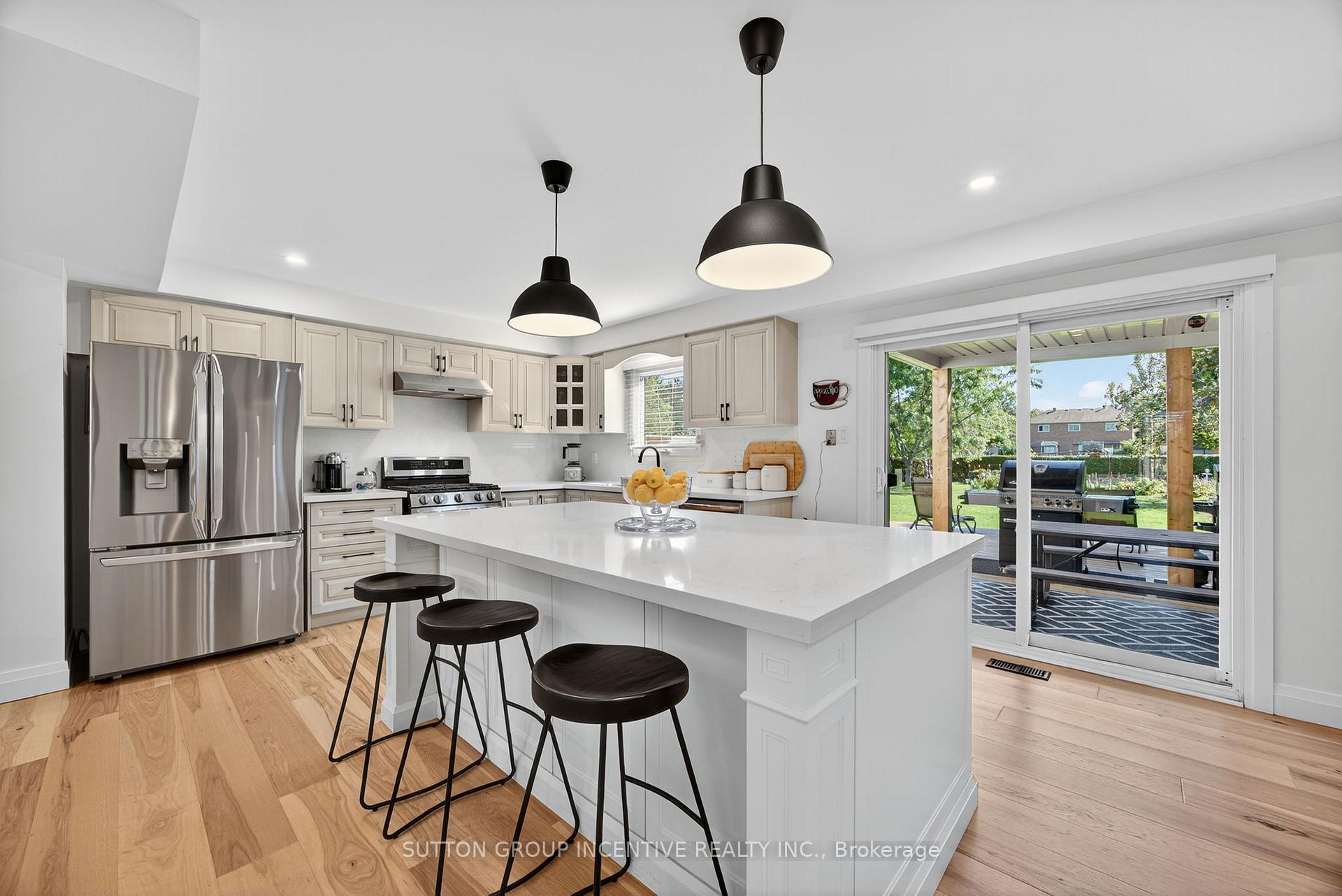 Photo 8 of 2731 Shering Crescent, Innisfil, Stroud — HOMEH