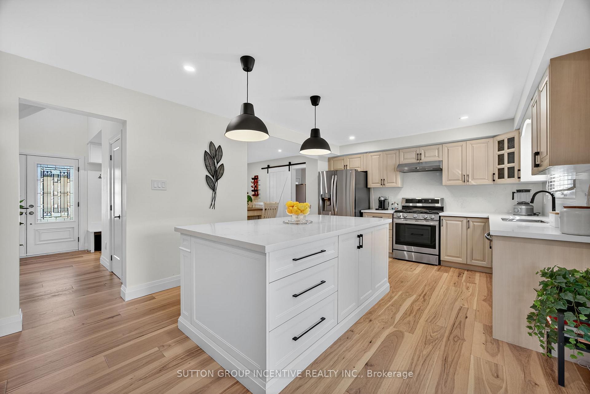 Photo 9 of 2731 Shering Crescent, Innisfil, Stroud — HOMEH