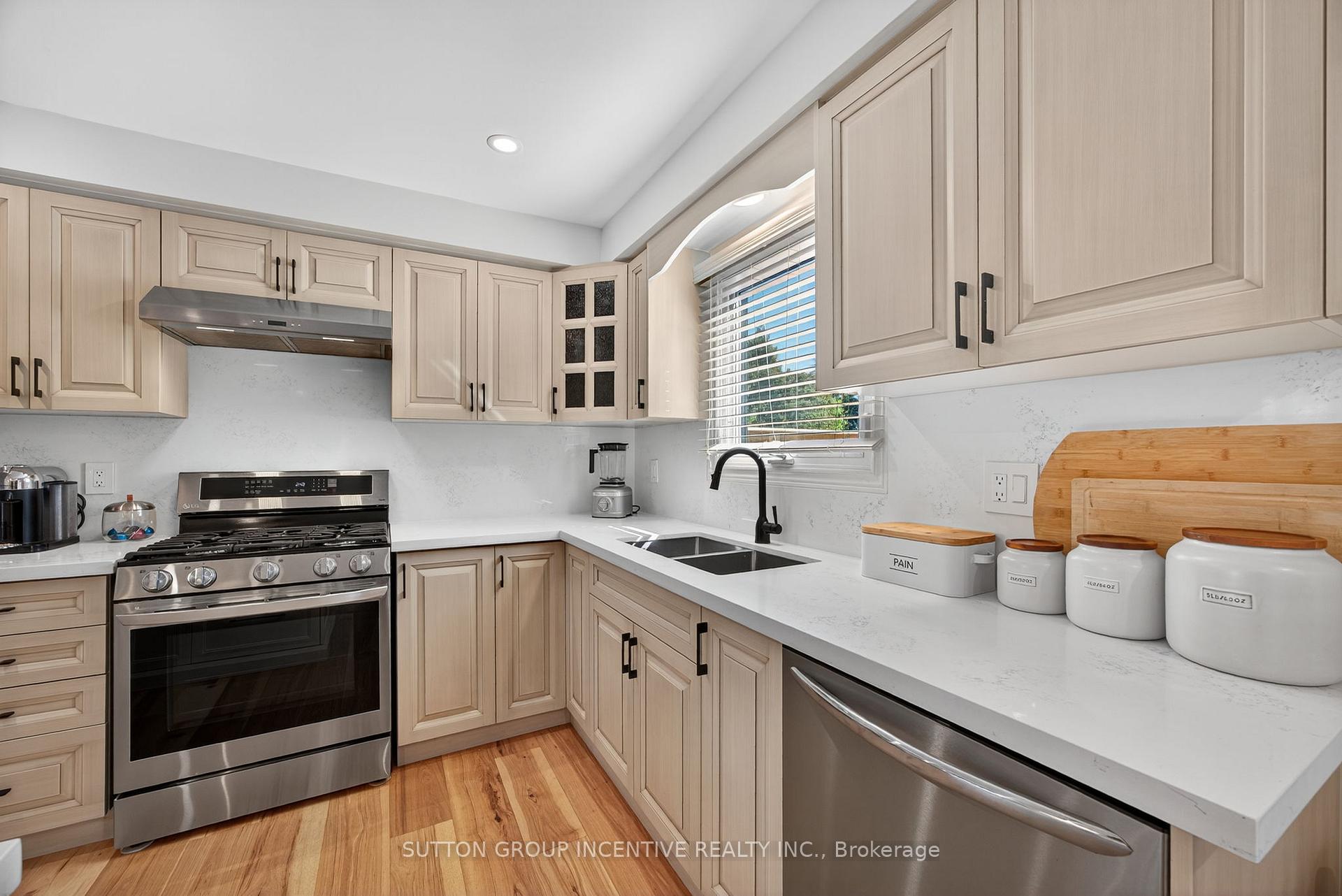 Photo 10 of 2731 Shering Crescent, Innisfil, Stroud — HOMEH