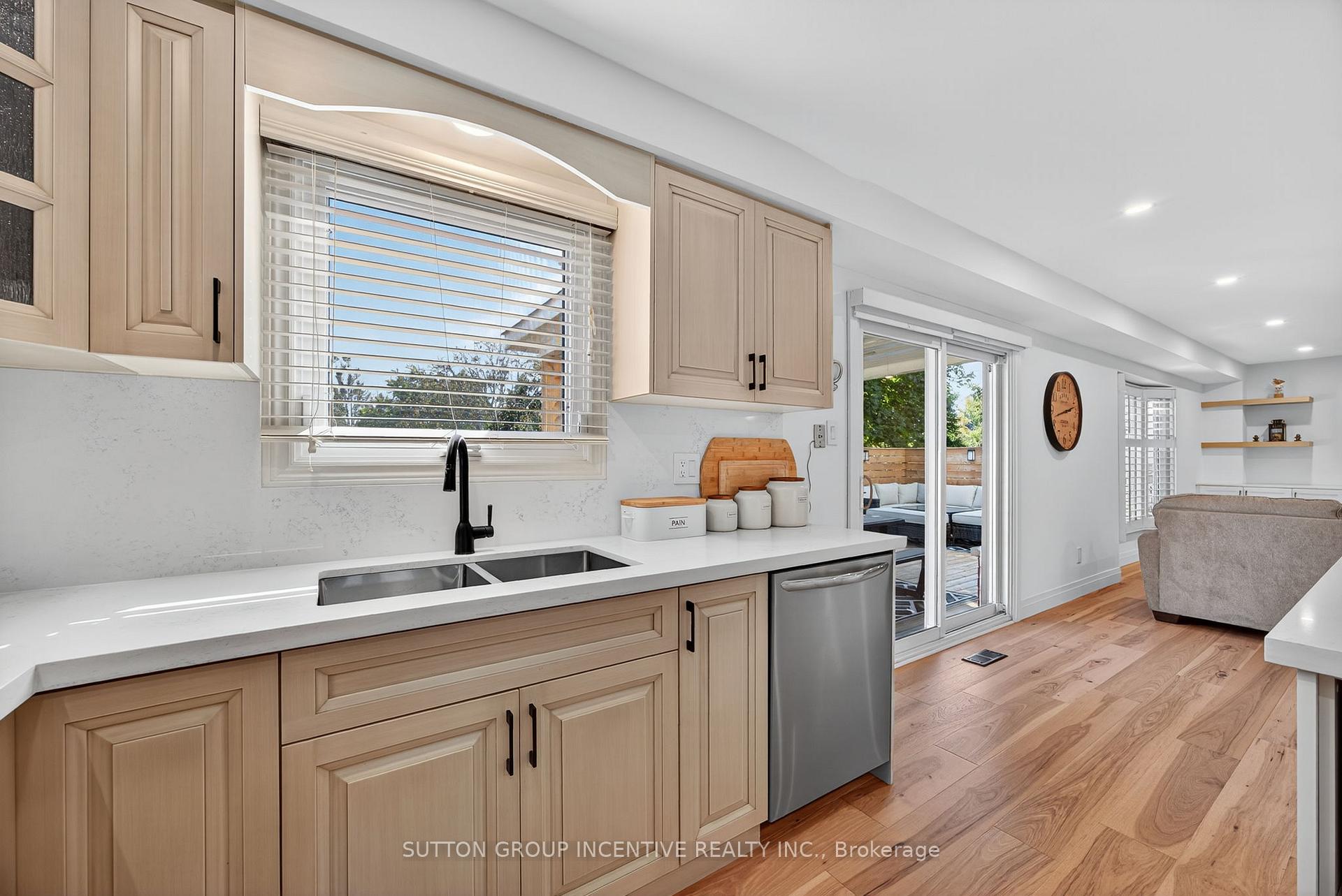 Photo 13 of 2731 Shering Crescent, Innisfil, Stroud — HOMEH