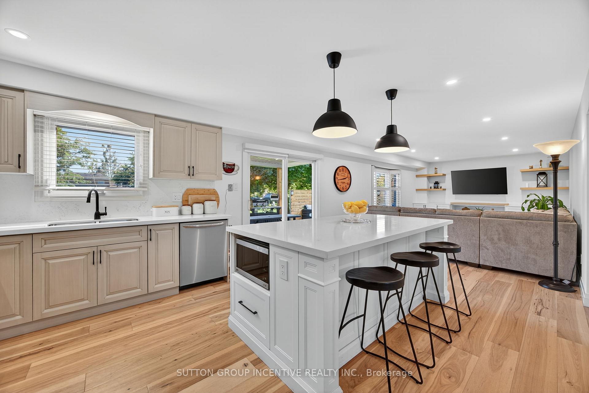 Photo 15 of 2731 Shering Crescent, Innisfil, Stroud — HOMEH