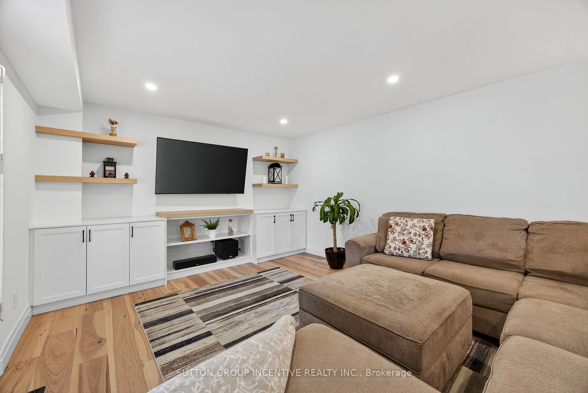Photo 16 of 2731 Shering Crescent, Innisfil, Stroud — HOMEH