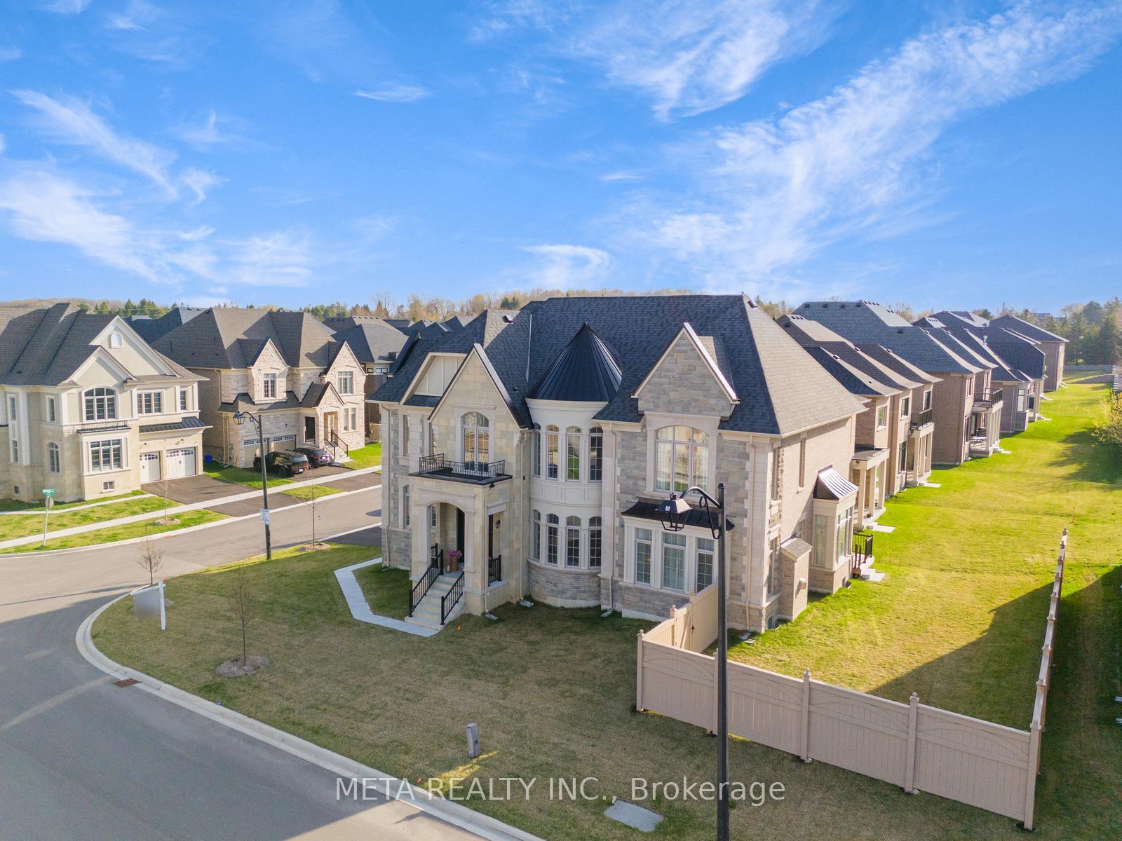 Photo 2 of 90 Broad Way, King, Nobleton — HOMEH