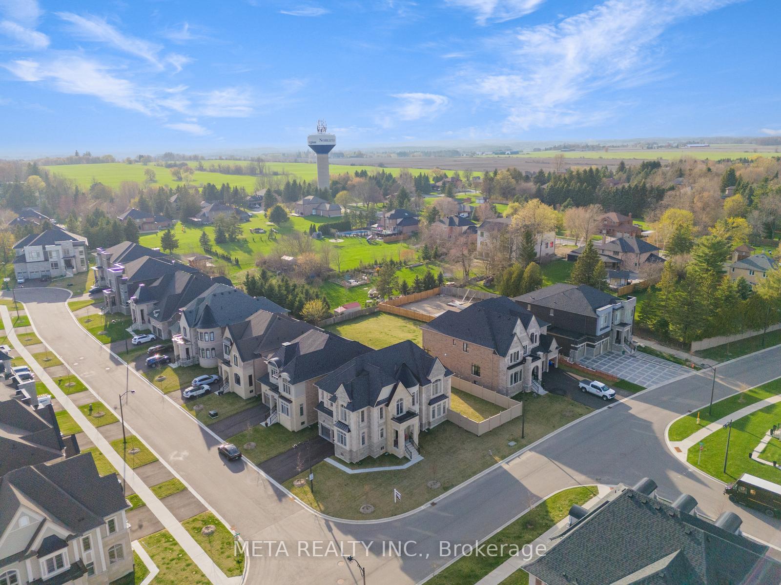Photo 3 of 90 Broad Way, King, Nobleton — HOMEH