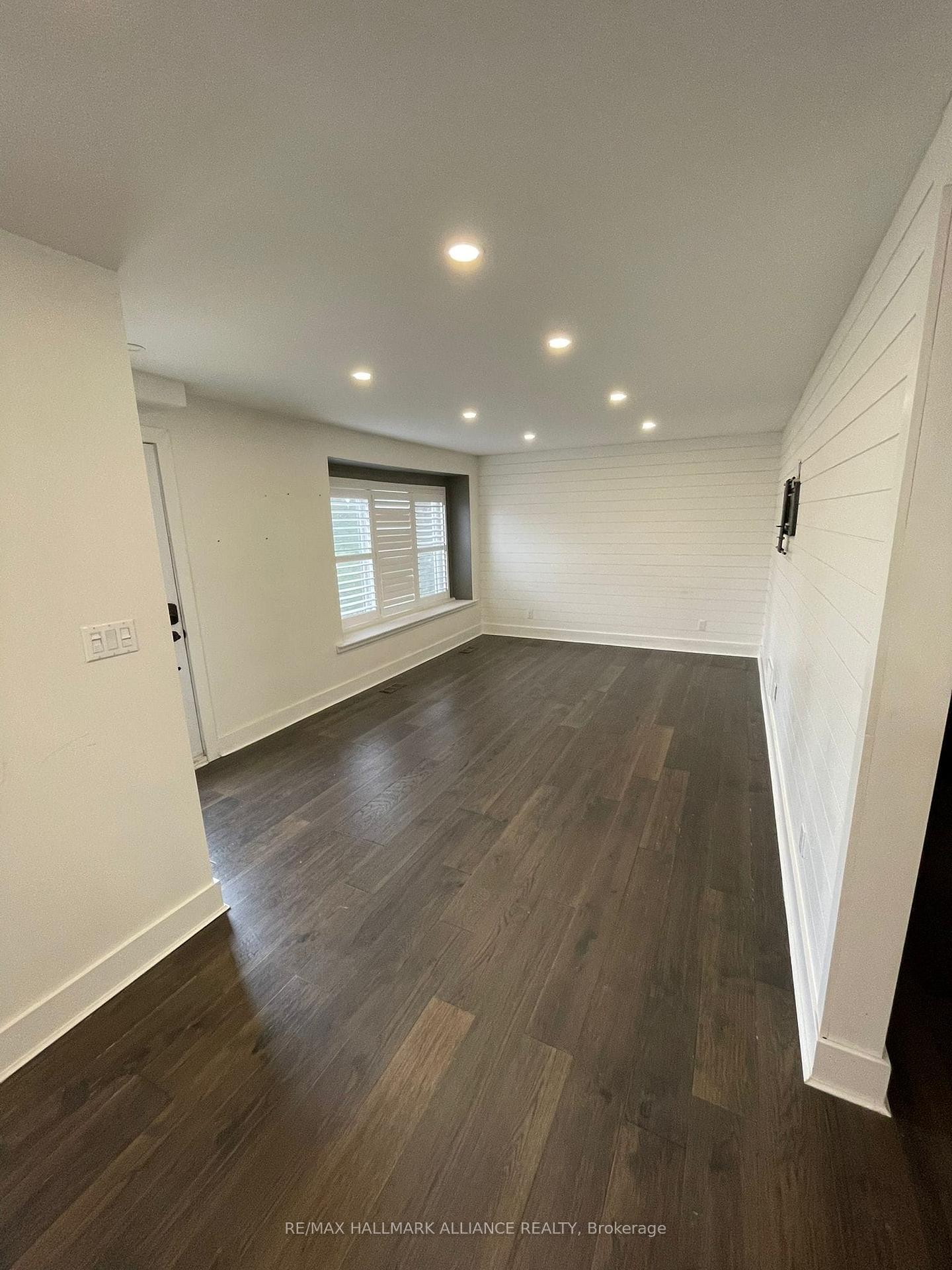 Photo 2 of 22 Bevan Court, Hamilton, Rosedale — HOMEH