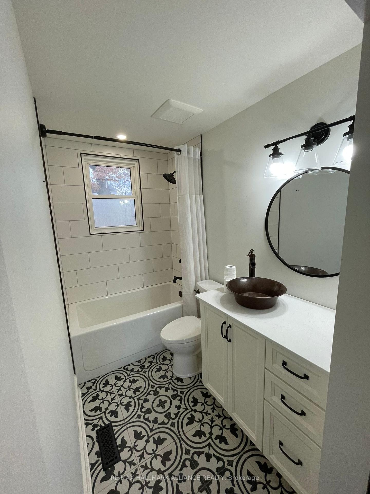 Photo 9 of 22 Bevan Court, Hamilton, Rosedale — HOMEH