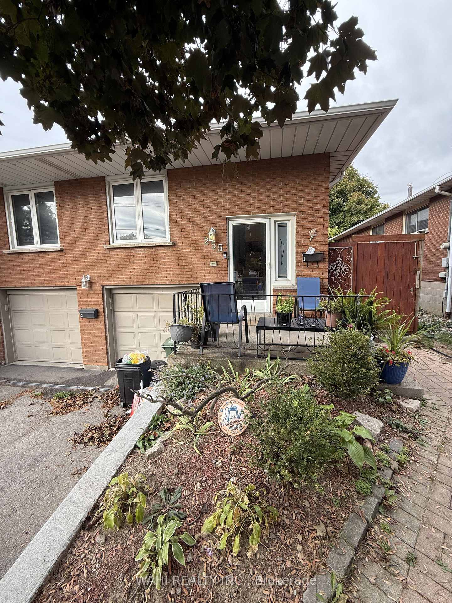 Front of Unit UNIT 1, 255 Carson Drive W