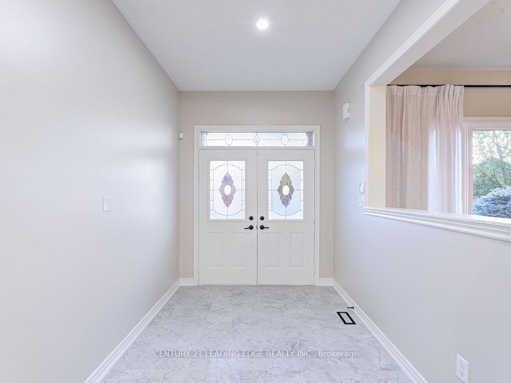 Photo 3 of 52 Sabiston Drive, Markham, Village Green-South Unionville — HOMEH
