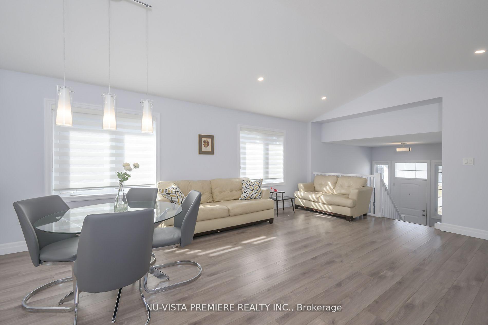Photo 6 of 105 Gilmour Drive, Lucan Biddulph, Lucan — HOMEH