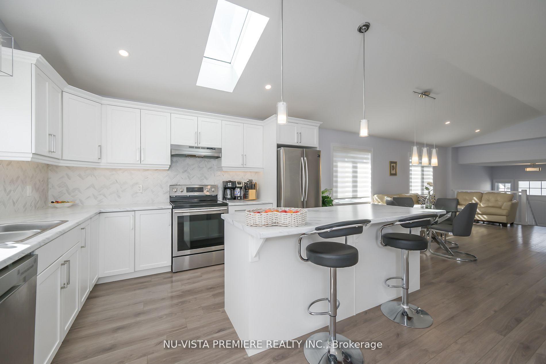 Photo 8 of 105 Gilmour Drive, Lucan Biddulph, Lucan — HOMEH