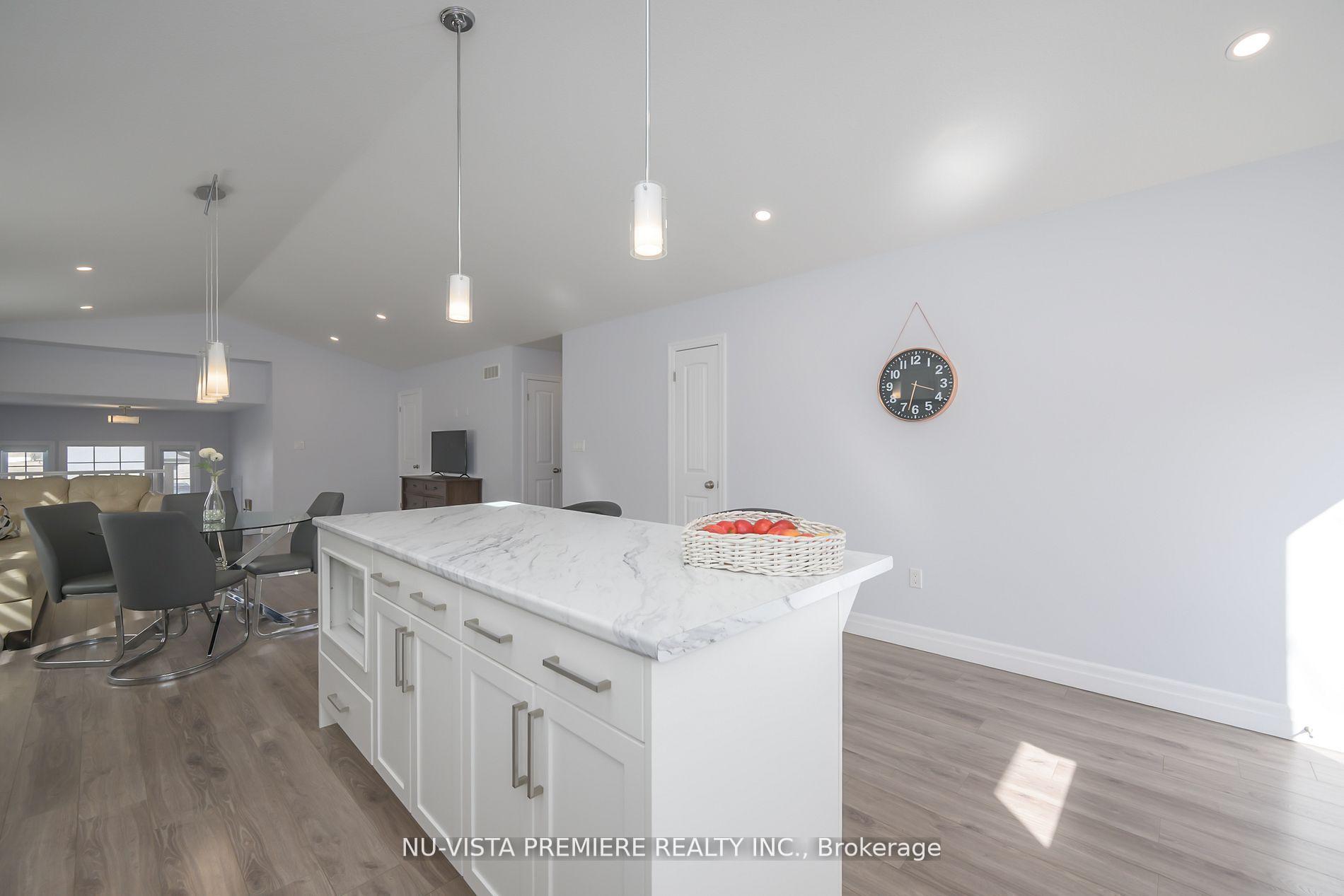 Photo 9 of 105 Gilmour Drive, Lucan Biddulph, Lucan — HOMEH