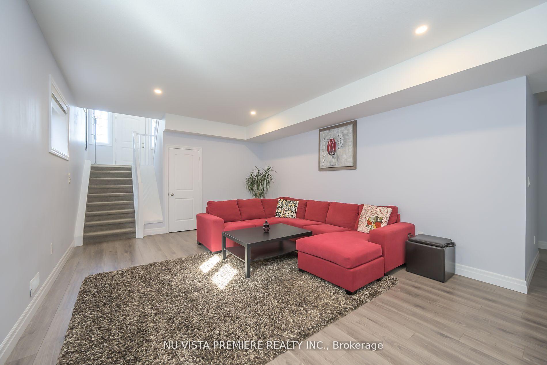 Photo 16 of 105 Gilmour Drive, Lucan Biddulph, Lucan — HOMEH