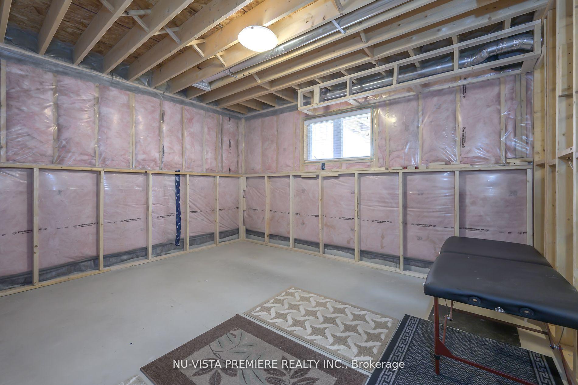 Photo 21 of 105 Gilmour Drive, Lucan Biddulph, Lucan — HOMEH