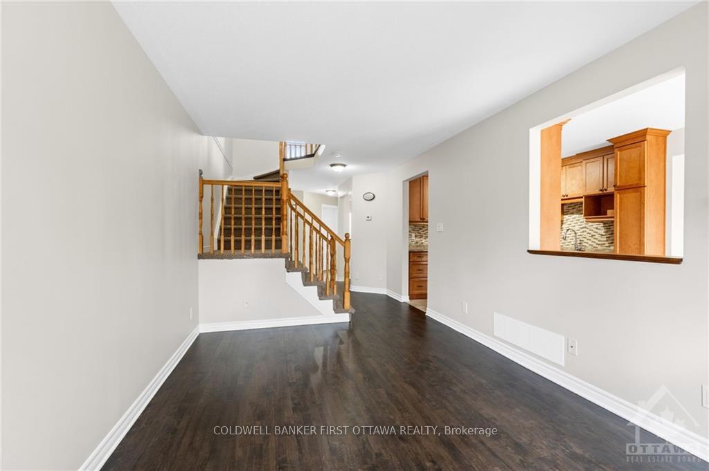 Photo 8 of 7 Robarts Crescent, Ottawa, Kanata - Katimavik — HOMEH