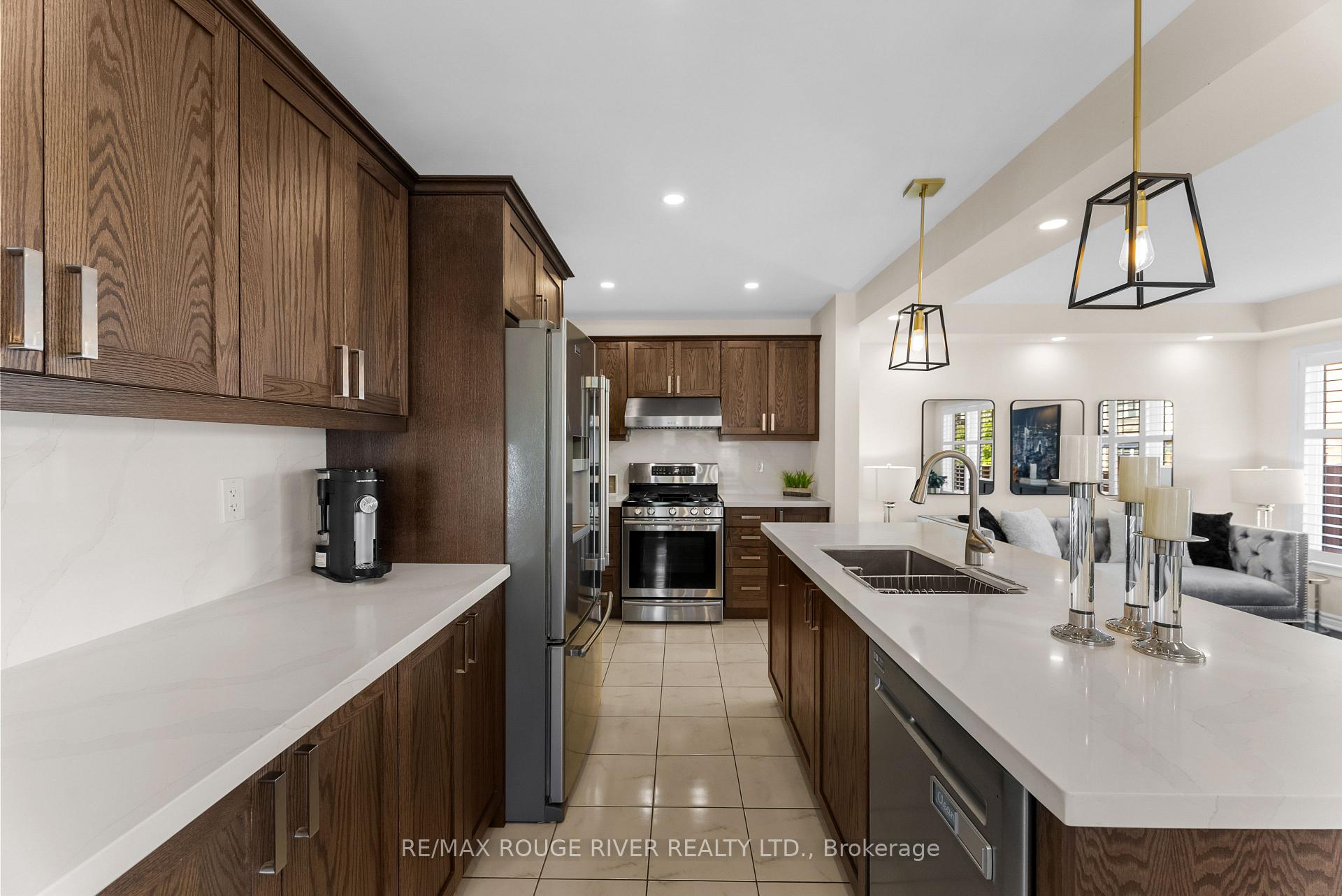 Photo 11 of 326 Seabrook Drive, Kitchener — HOMEH