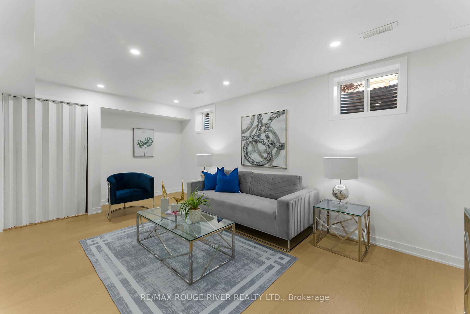 Photo 33 of 326 Seabrook Drive, Kitchener — HOMEH