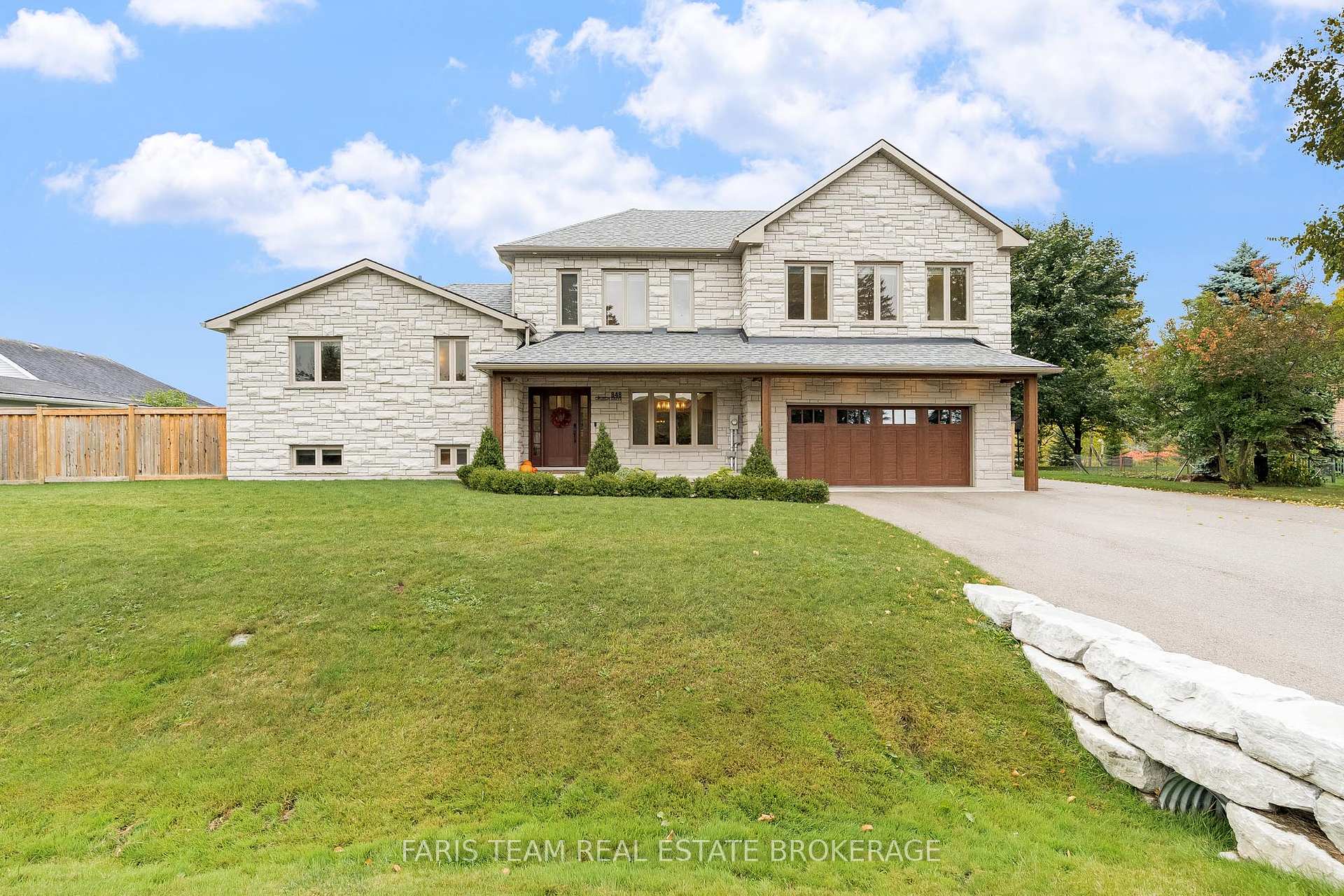 Photo 2 of 848 Church Drive, Innisfil, Lefroy — HOMEH