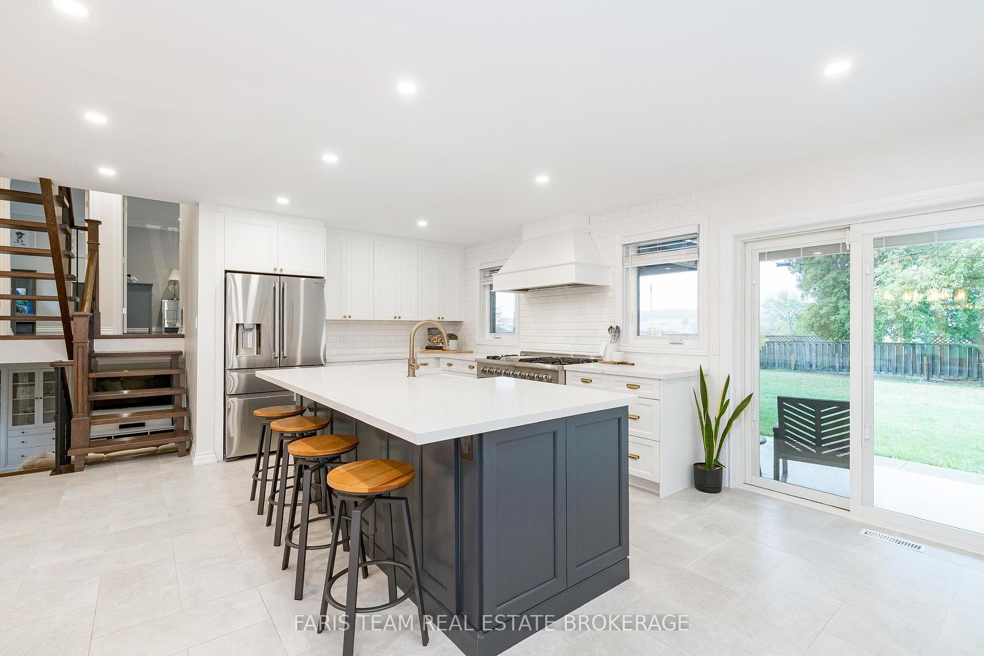 Photo 9 of 848 Church Drive, Innisfil, Lefroy — HOMEH