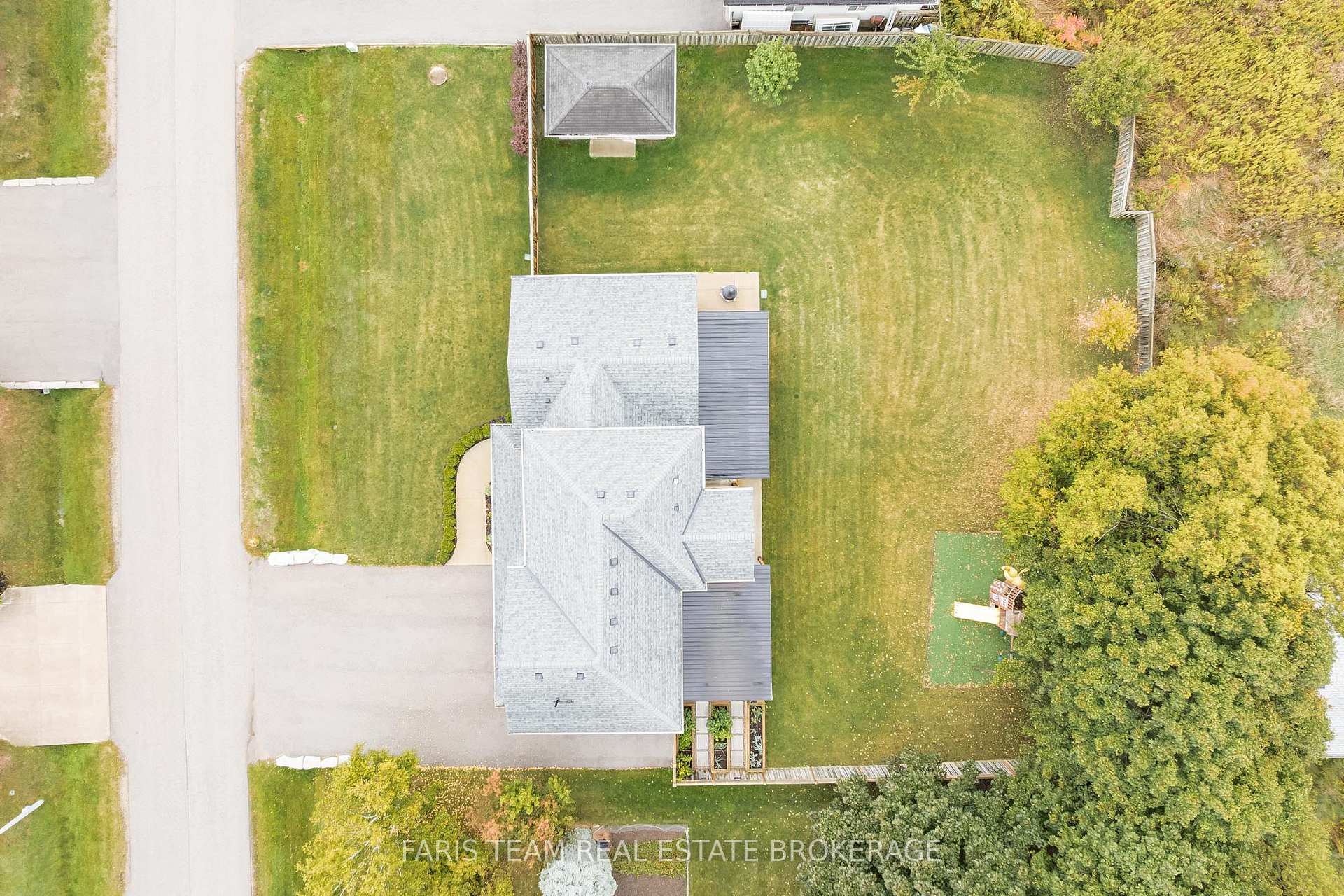 Photo 48 of 848 Church Drive, Innisfil, Lefroy — HOMEH