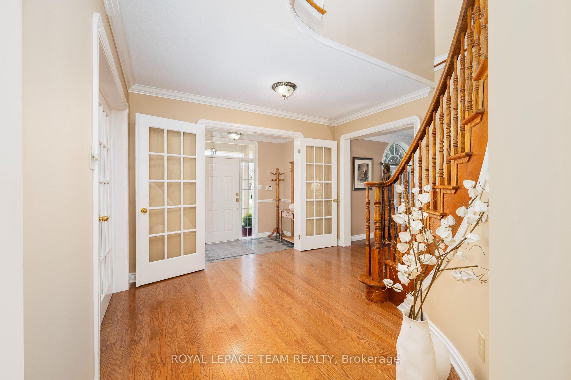 Photo 4 of 5530 Pettapiece Crescent, Ottawa, Manotick Village & Manotick Estates — HOMEH