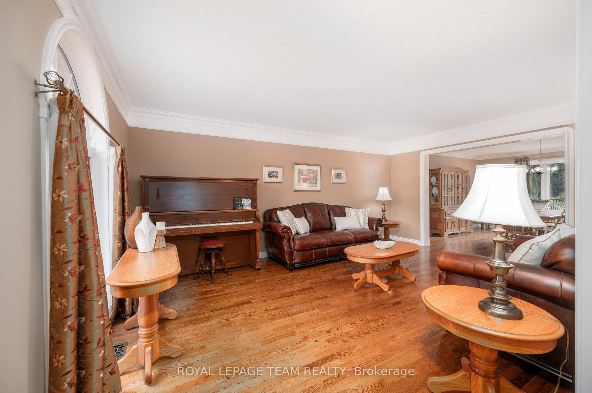 Photo 7 of 5530 Pettapiece Crescent, Ottawa, Manotick Village & Manotick Estates — HOMEH