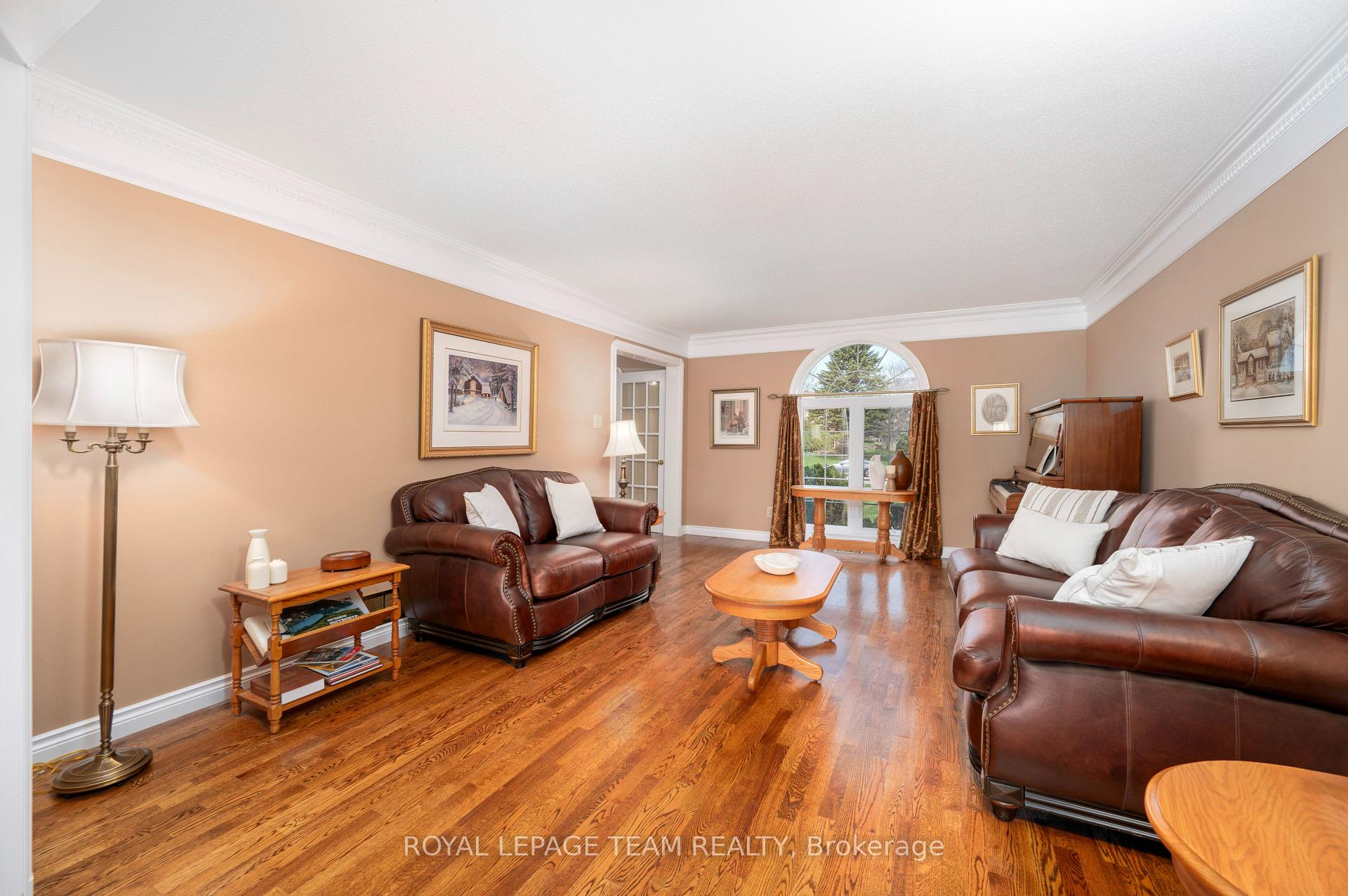 Photo 9 of 5530 Pettapiece Crescent, Ottawa, Manotick Village & Manotick Estates — HOMEH