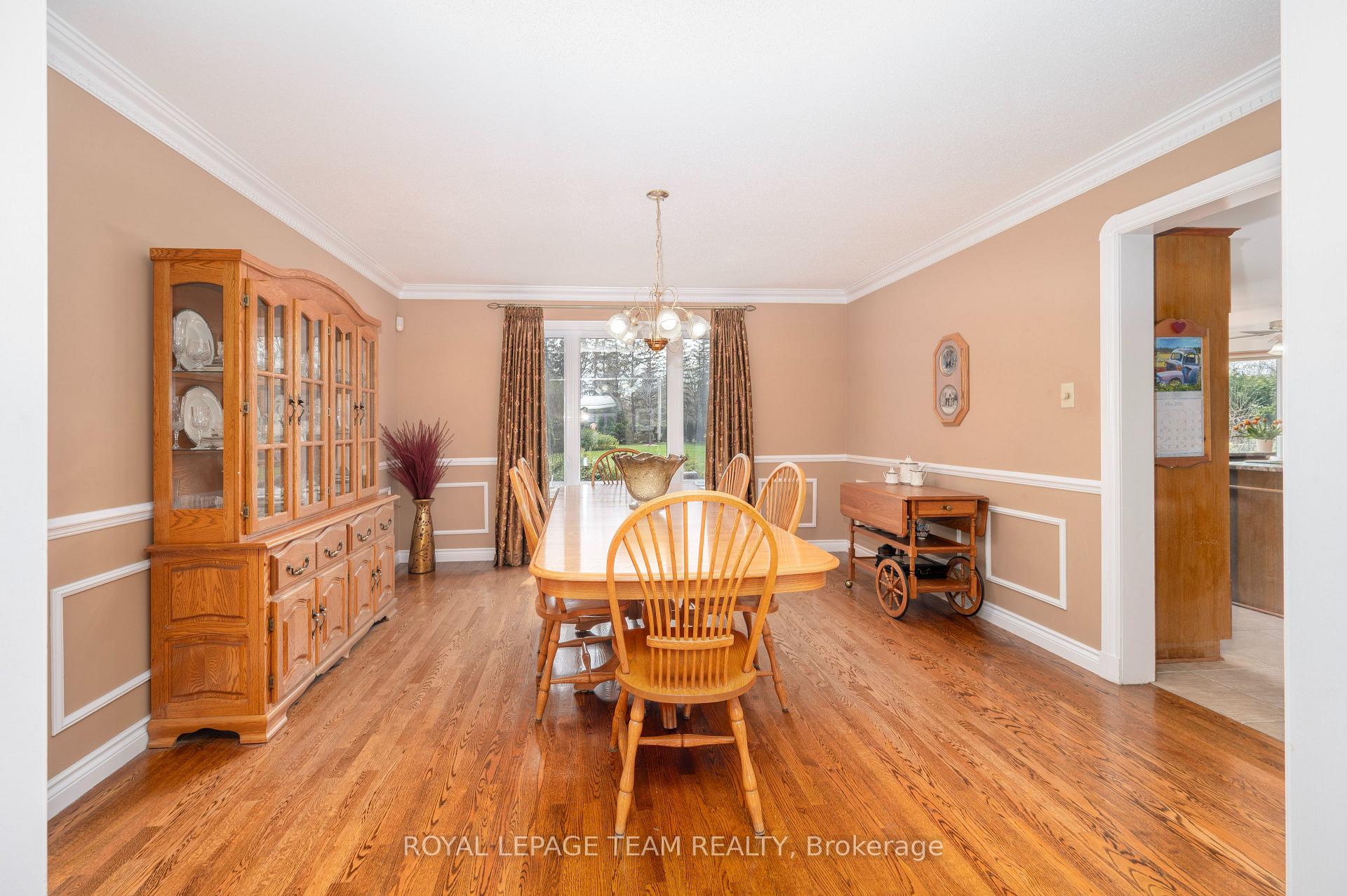 Photo 10 of 5530 Pettapiece Crescent, Ottawa, Manotick Village & Manotick Estates — HOMEH