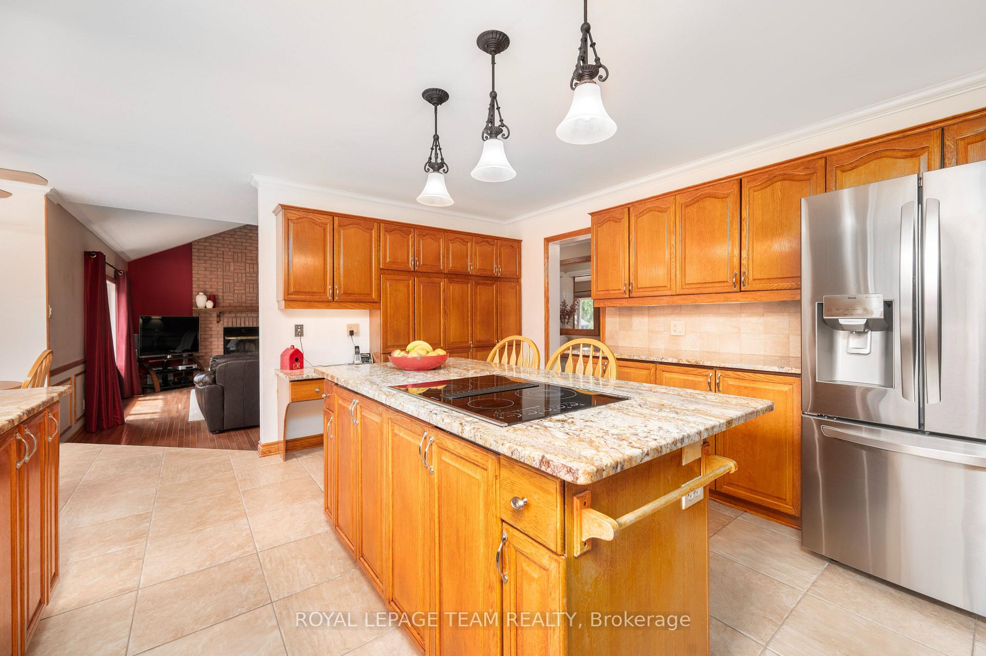 Photo 13 of 5530 Pettapiece Crescent, Ottawa, Manotick Village & Manotick Estates — HOMEH