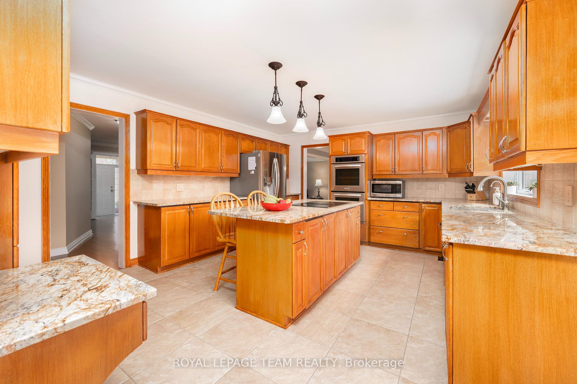 Photo 14 of 5530 Pettapiece Crescent, Ottawa, Manotick Village & Manotick Estates — HOMEH