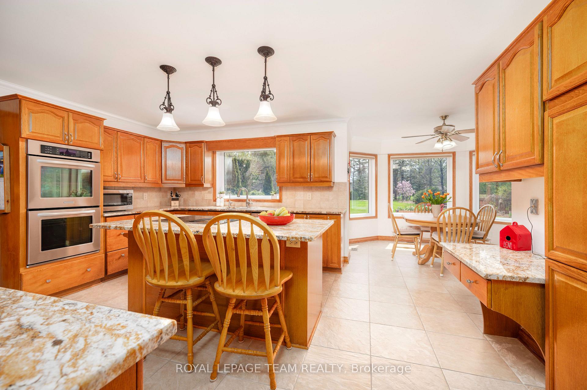 Photo 15 of 5530 Pettapiece Crescent, Ottawa, Manotick Village & Manotick Estates — HOMEH