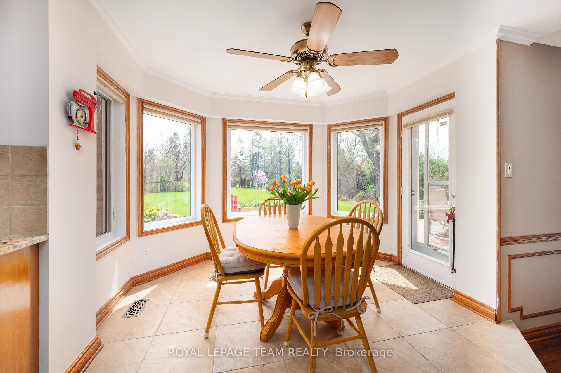 Photo 16 of 5530 Pettapiece Crescent, Ottawa, Manotick Village & Manotick Estates — HOMEH
