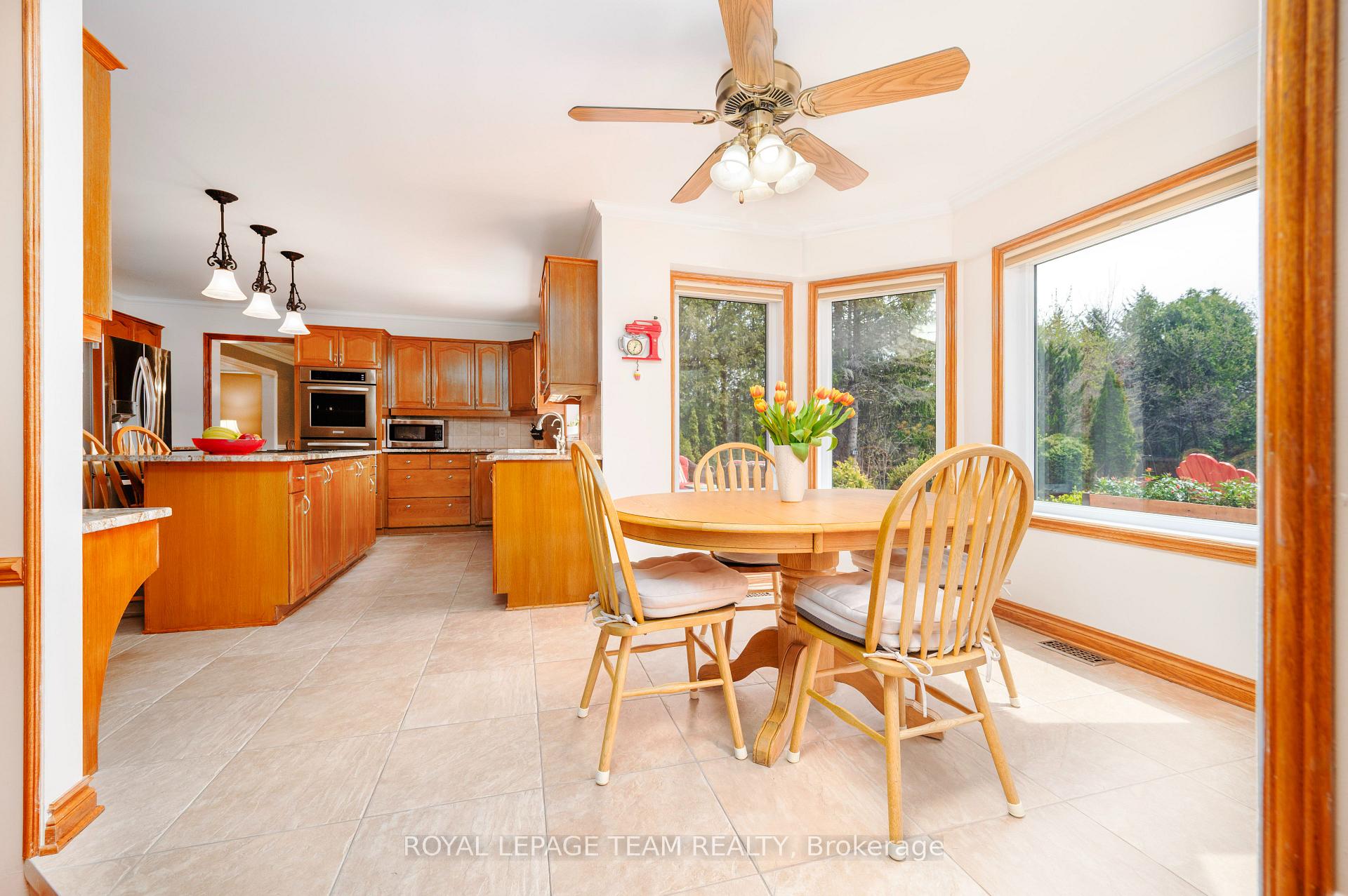 Photo 17 of 5530 Pettapiece Crescent, Ottawa, Manotick Village & Manotick Estates — HOMEH